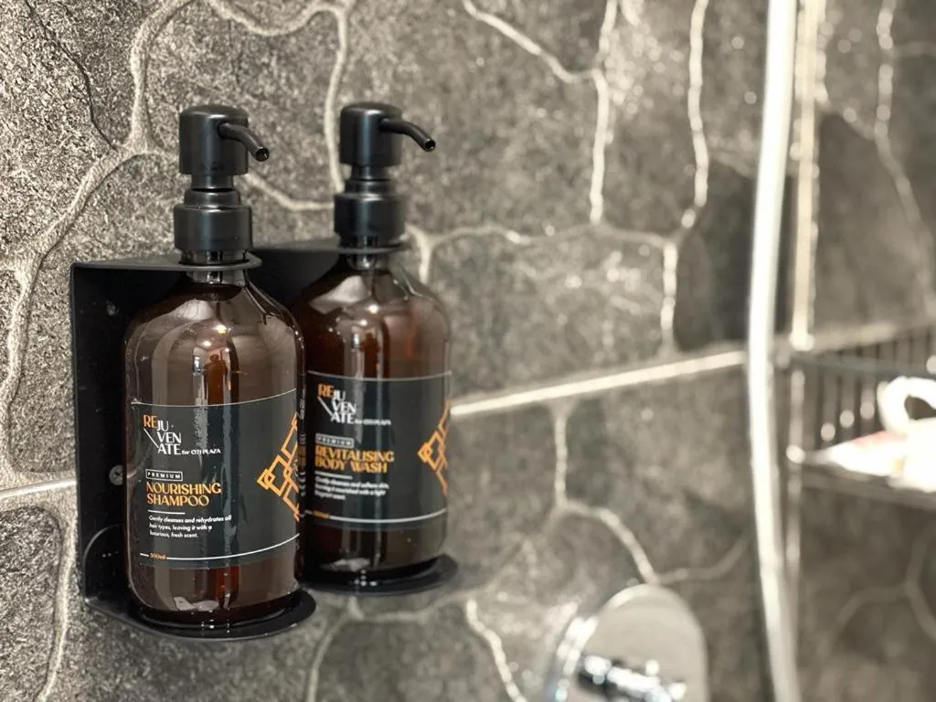 Shower in DJ Citi Plaza Hotel & Suites