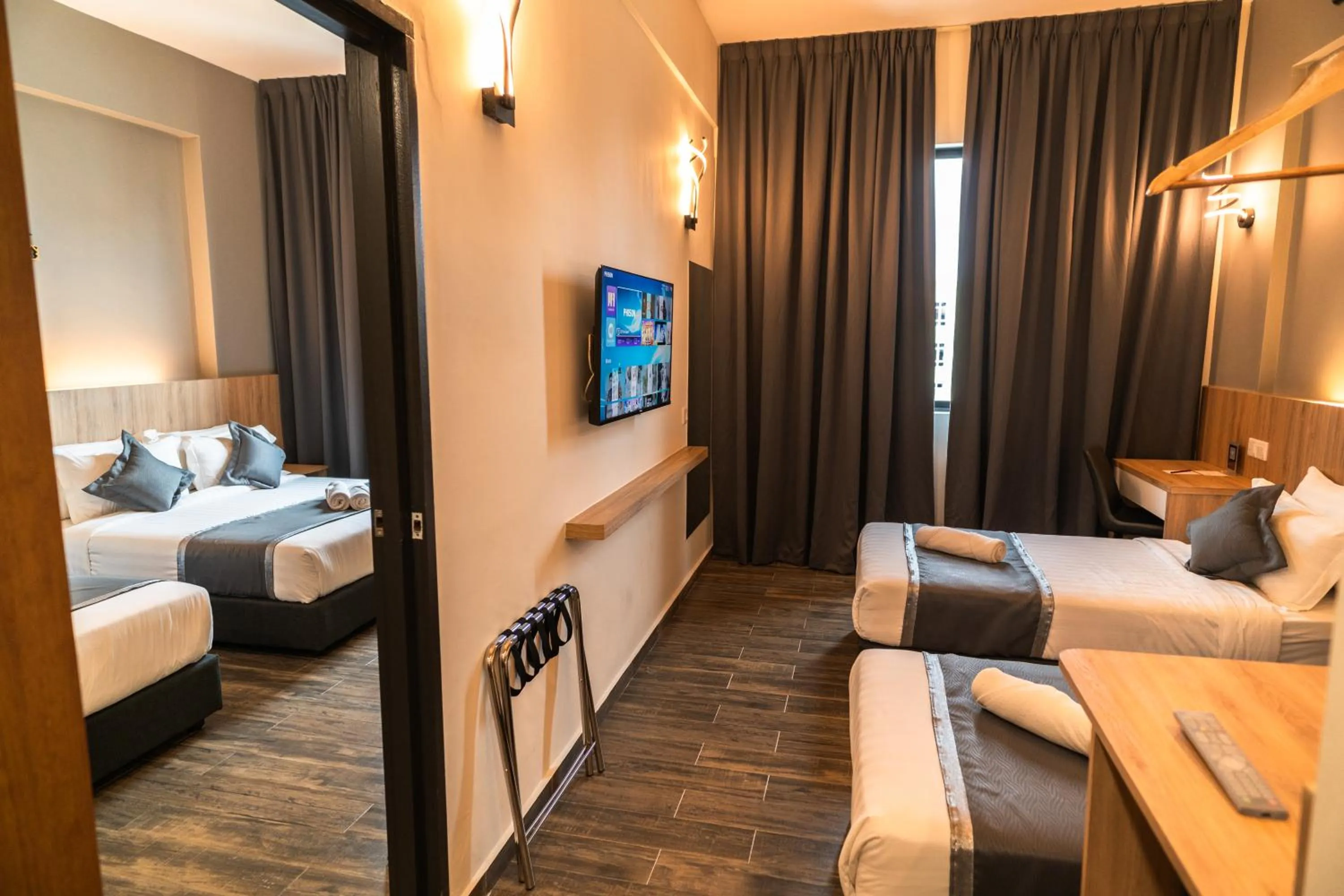 Bed in DJ Citi Plaza Hotel & Suites