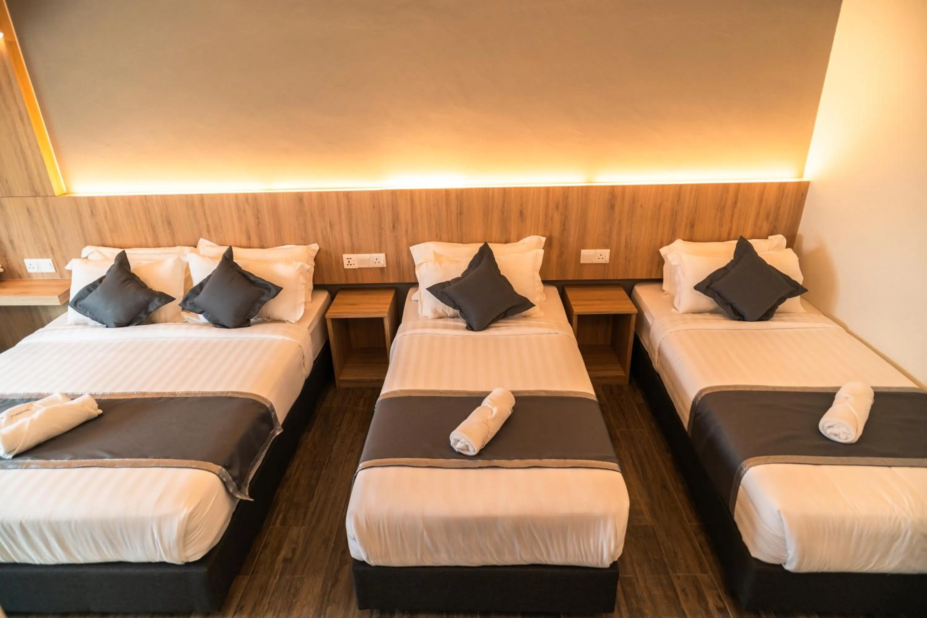 Bed in DJ Citi Plaza Hotel & Suites