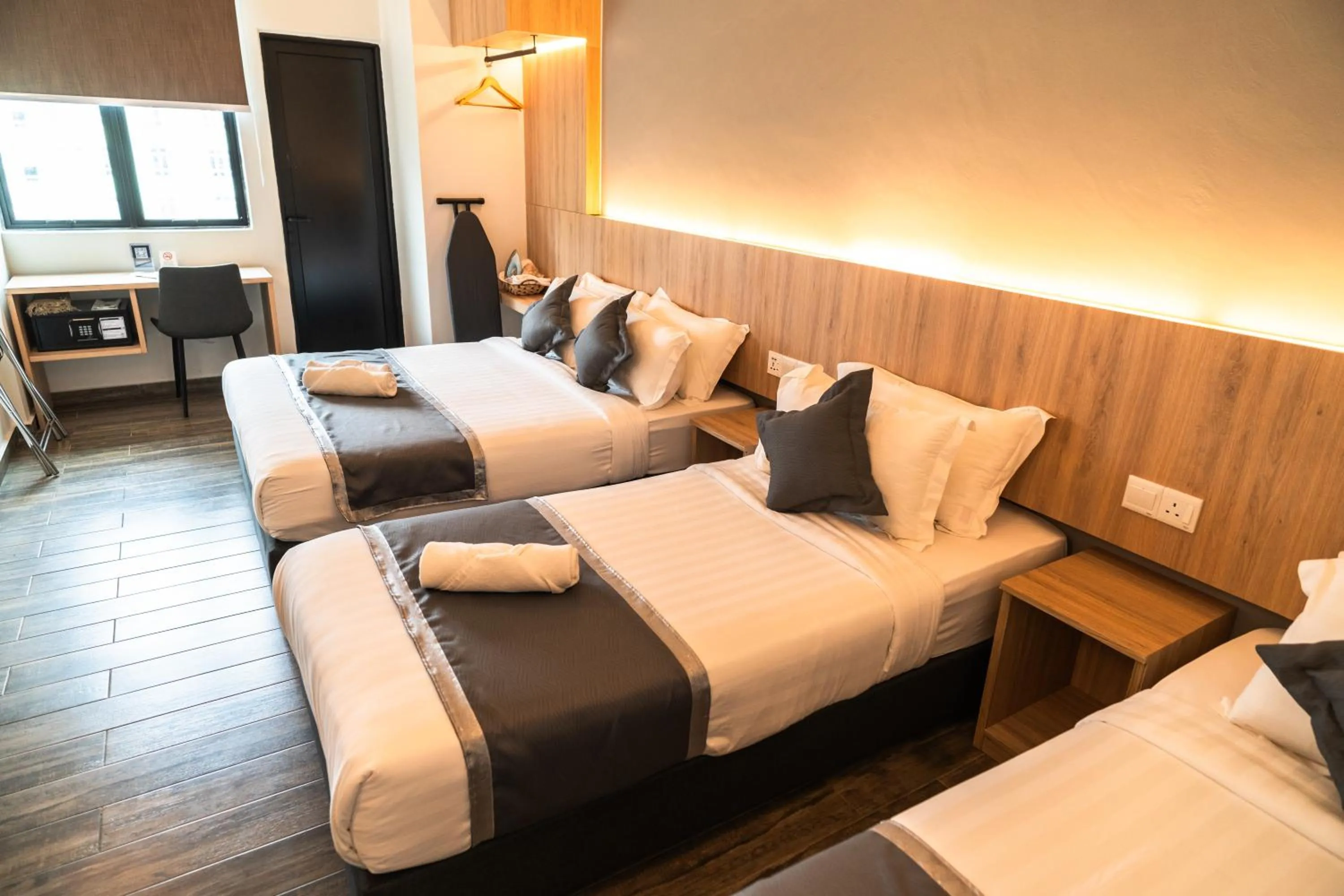 Bed in DJ Citi Plaza Hotel & Suites