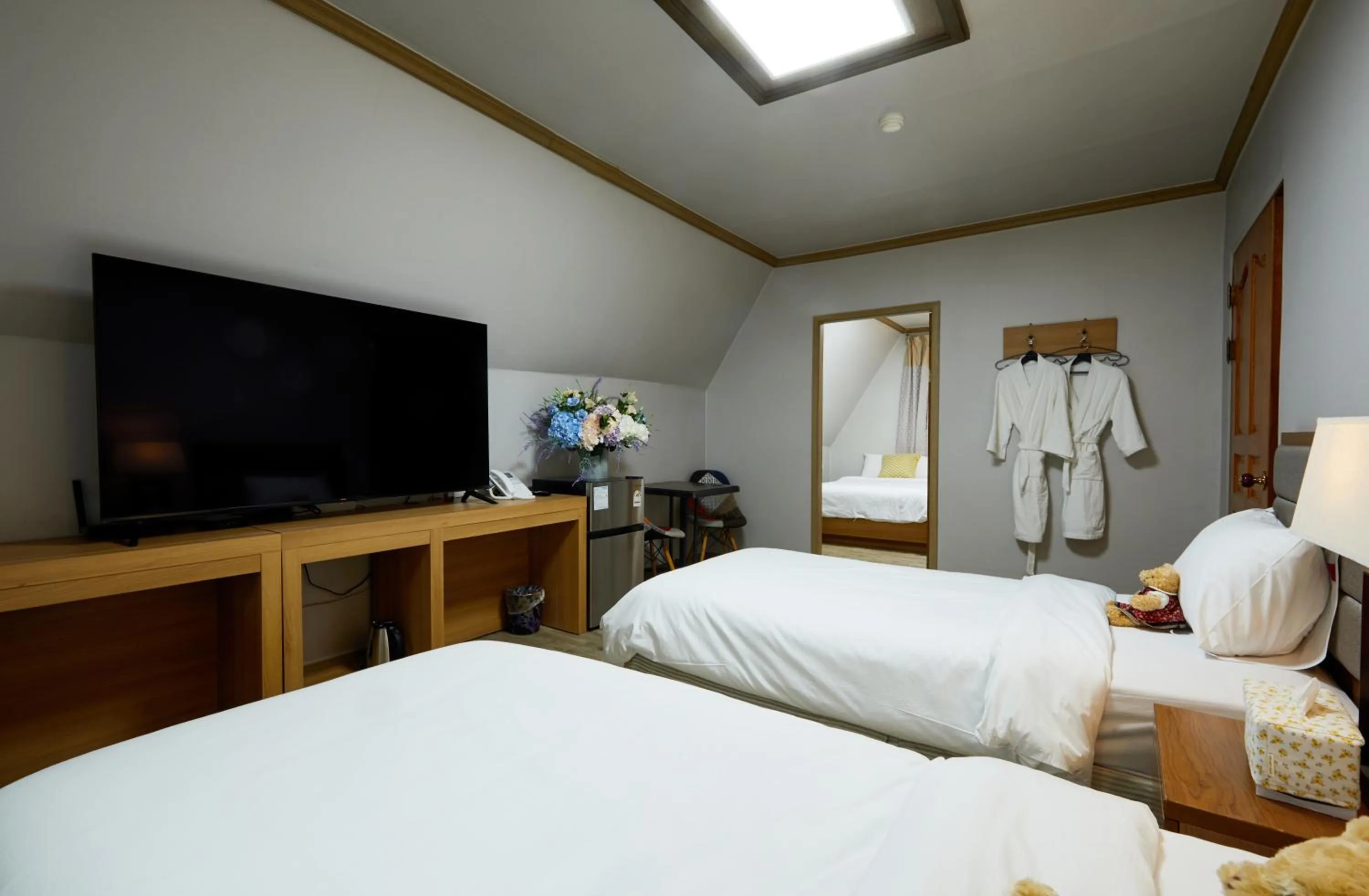 Bed in Buan Tree California Hotel