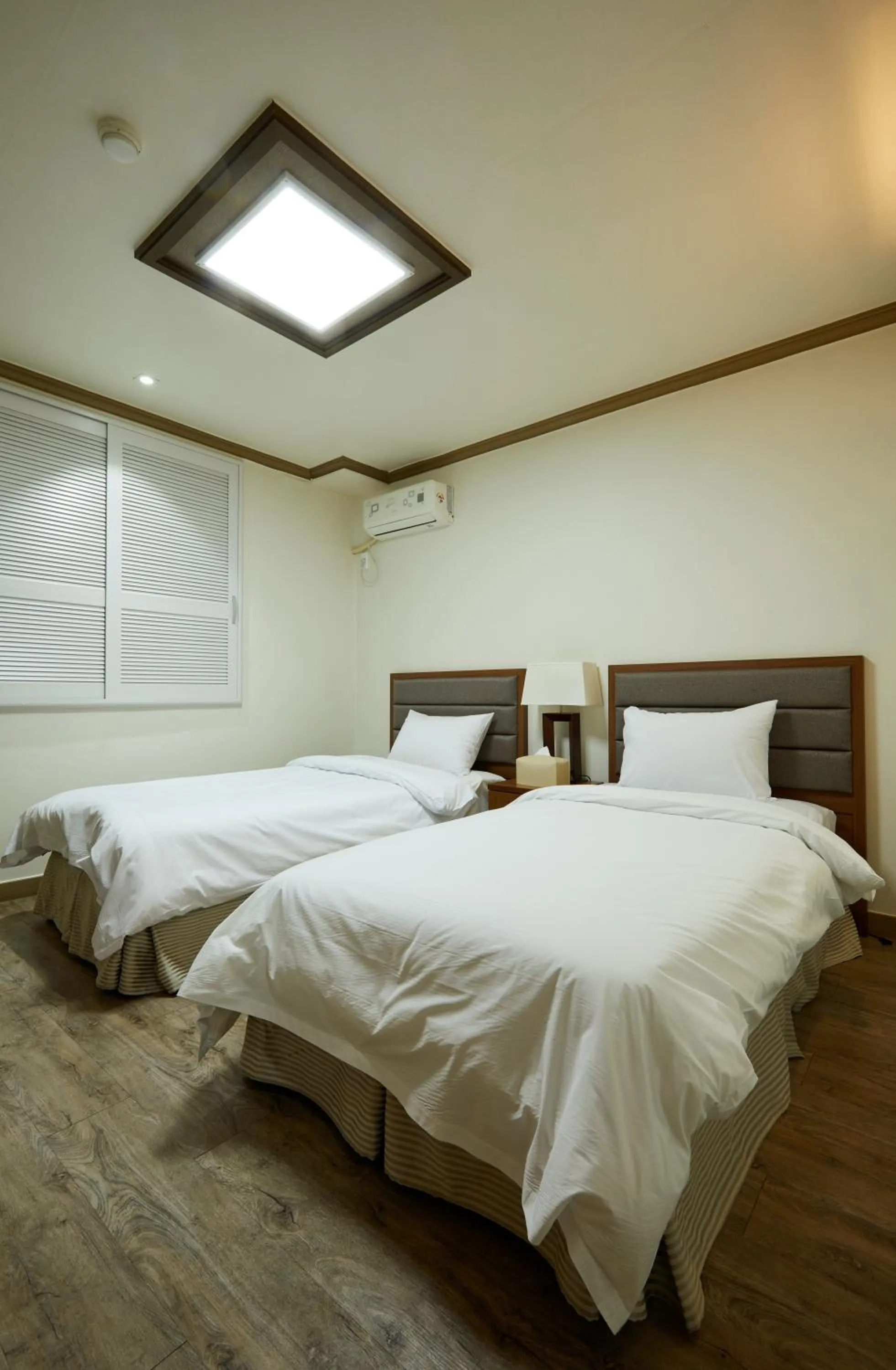 Bedroom, Bed in Buan Tree California Hotel