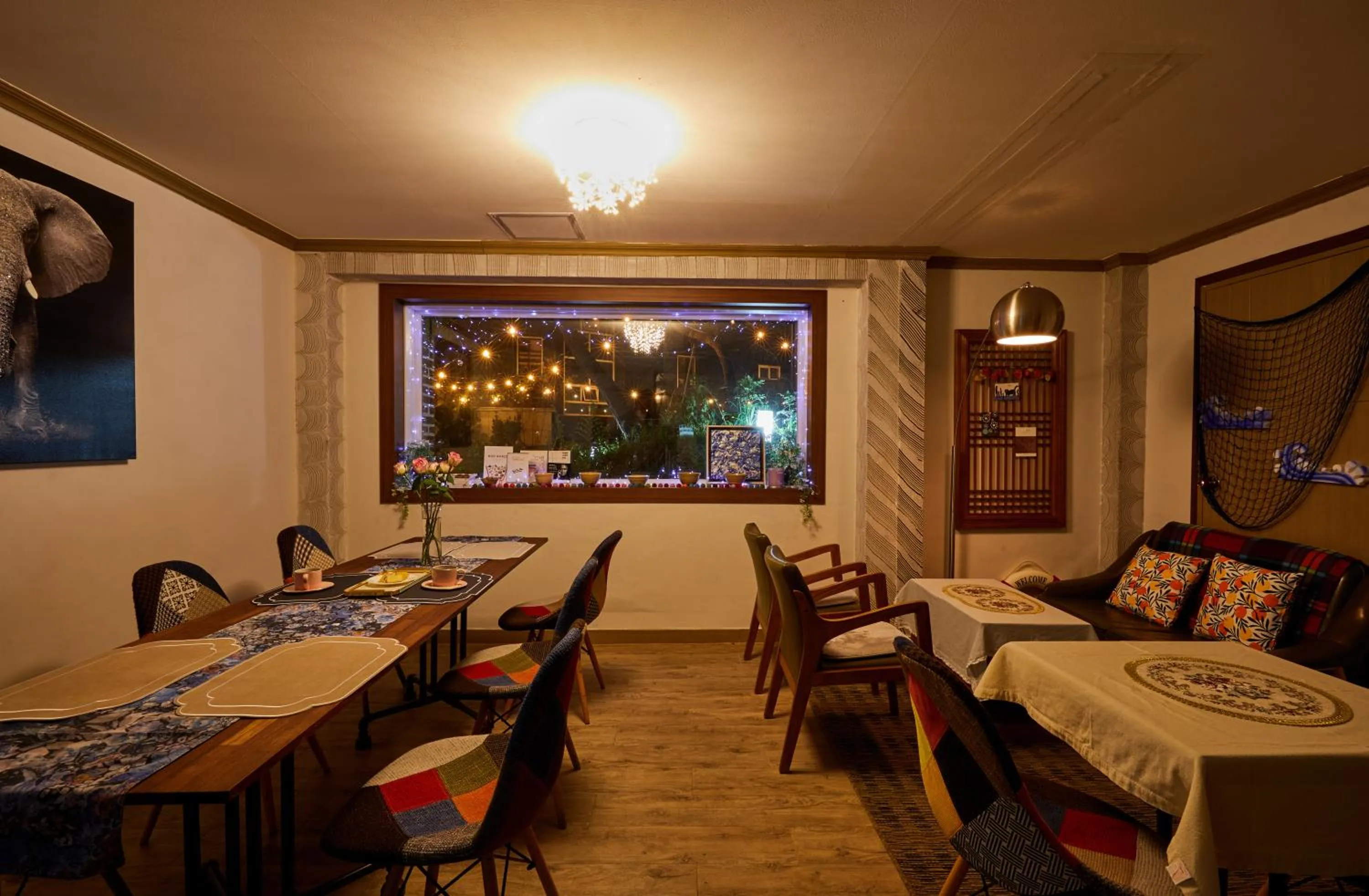 Seating area in Buan Tree California Hotel