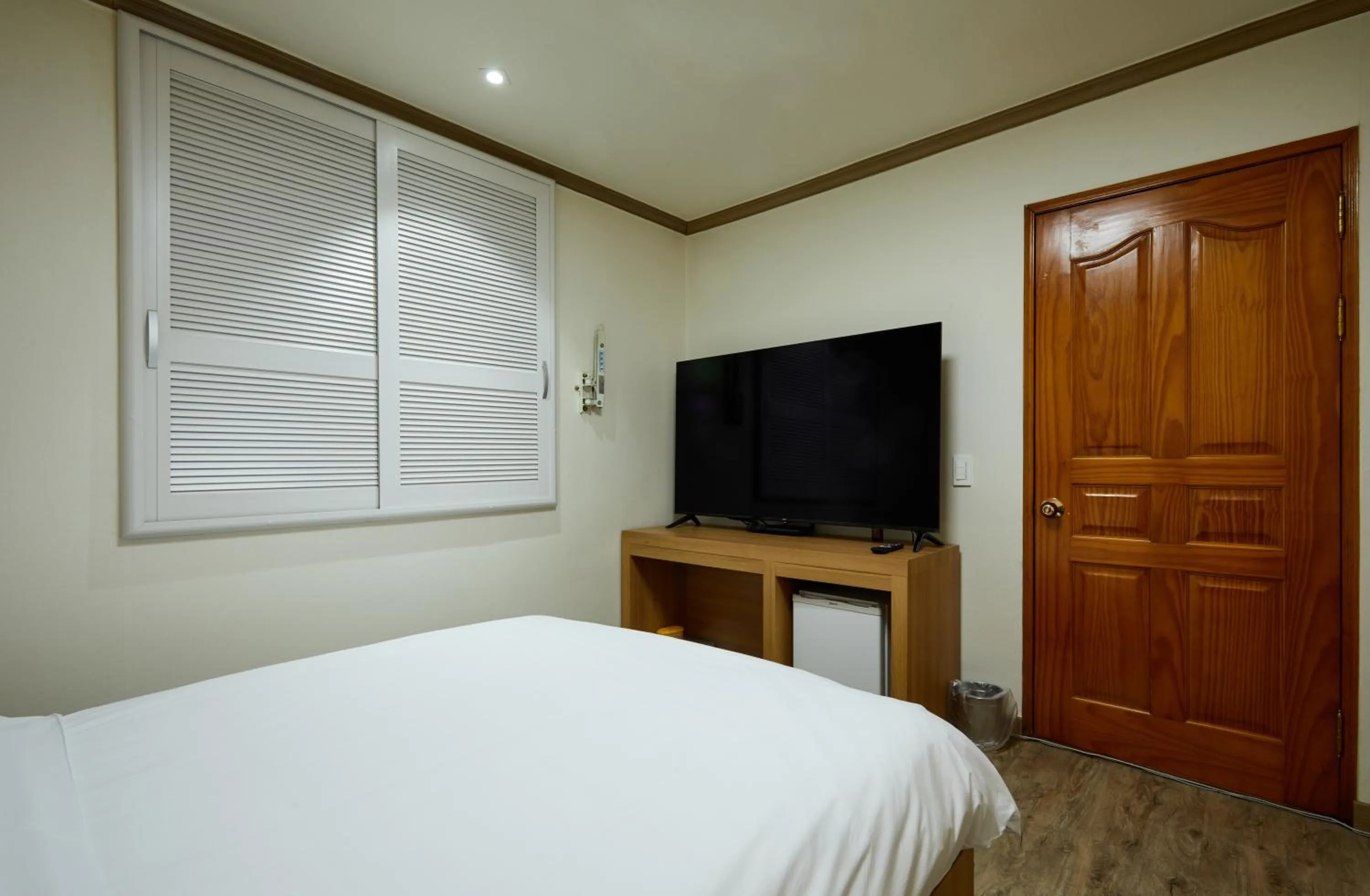 TV and multimedia, Bed in Buan Tree California Hotel