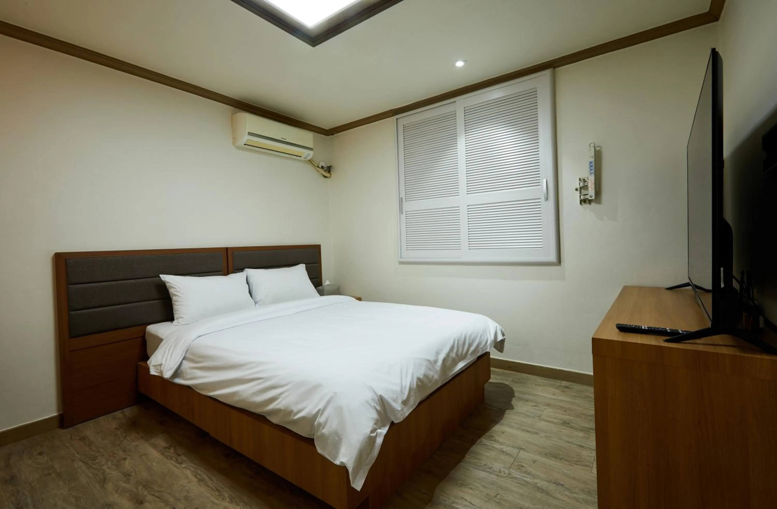 Bed in Buan Tree California Hotel