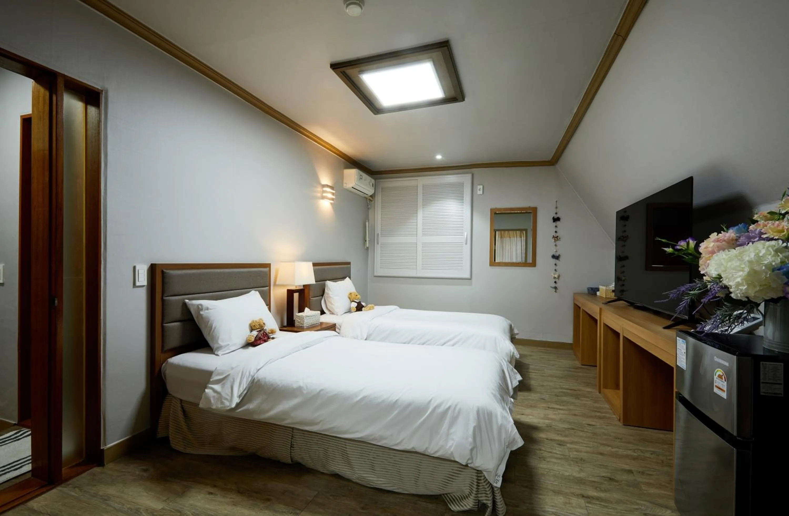 Bed in Buan Tree California Hotel