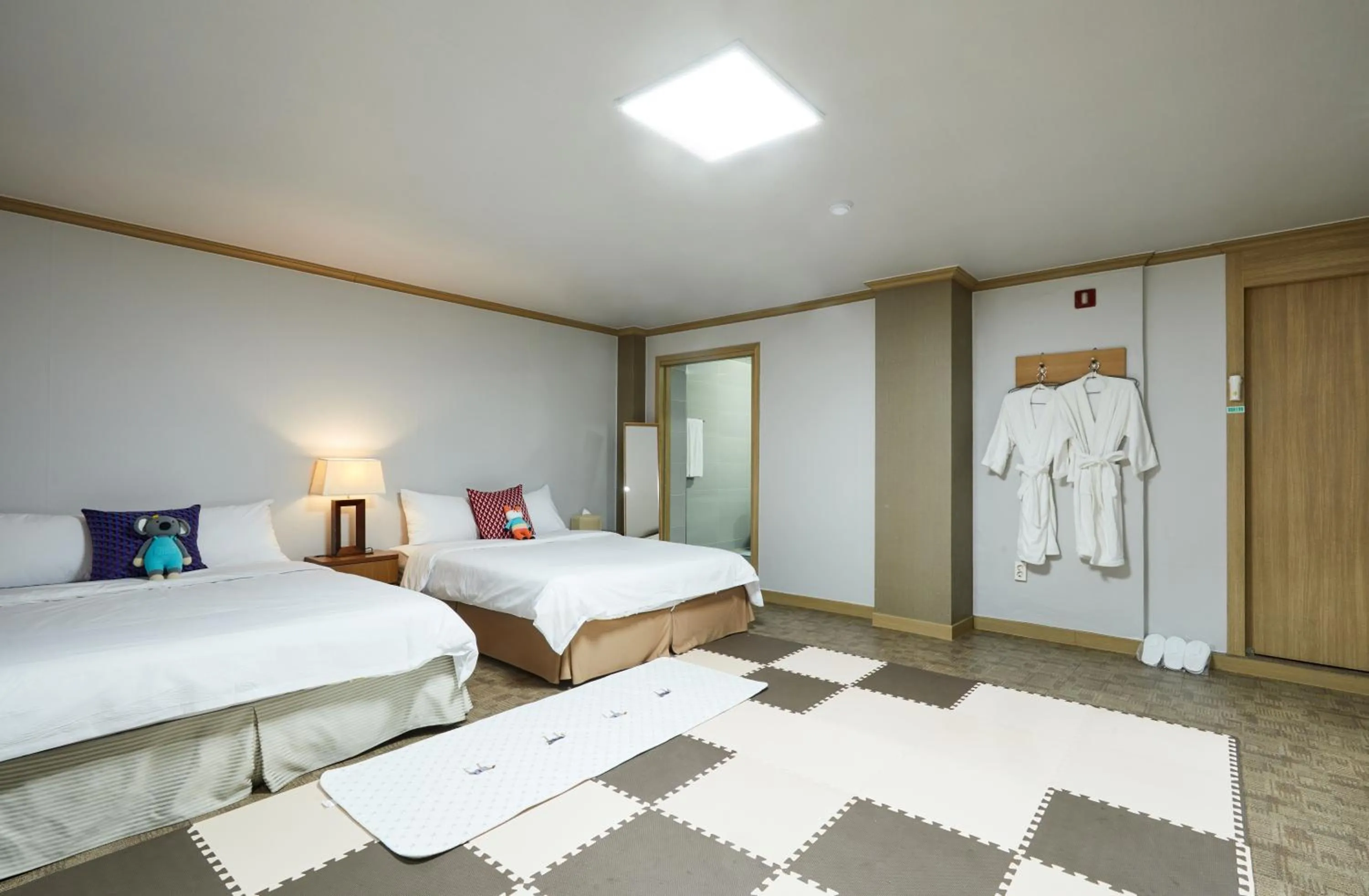 Bed in Buan Tree California Hotel