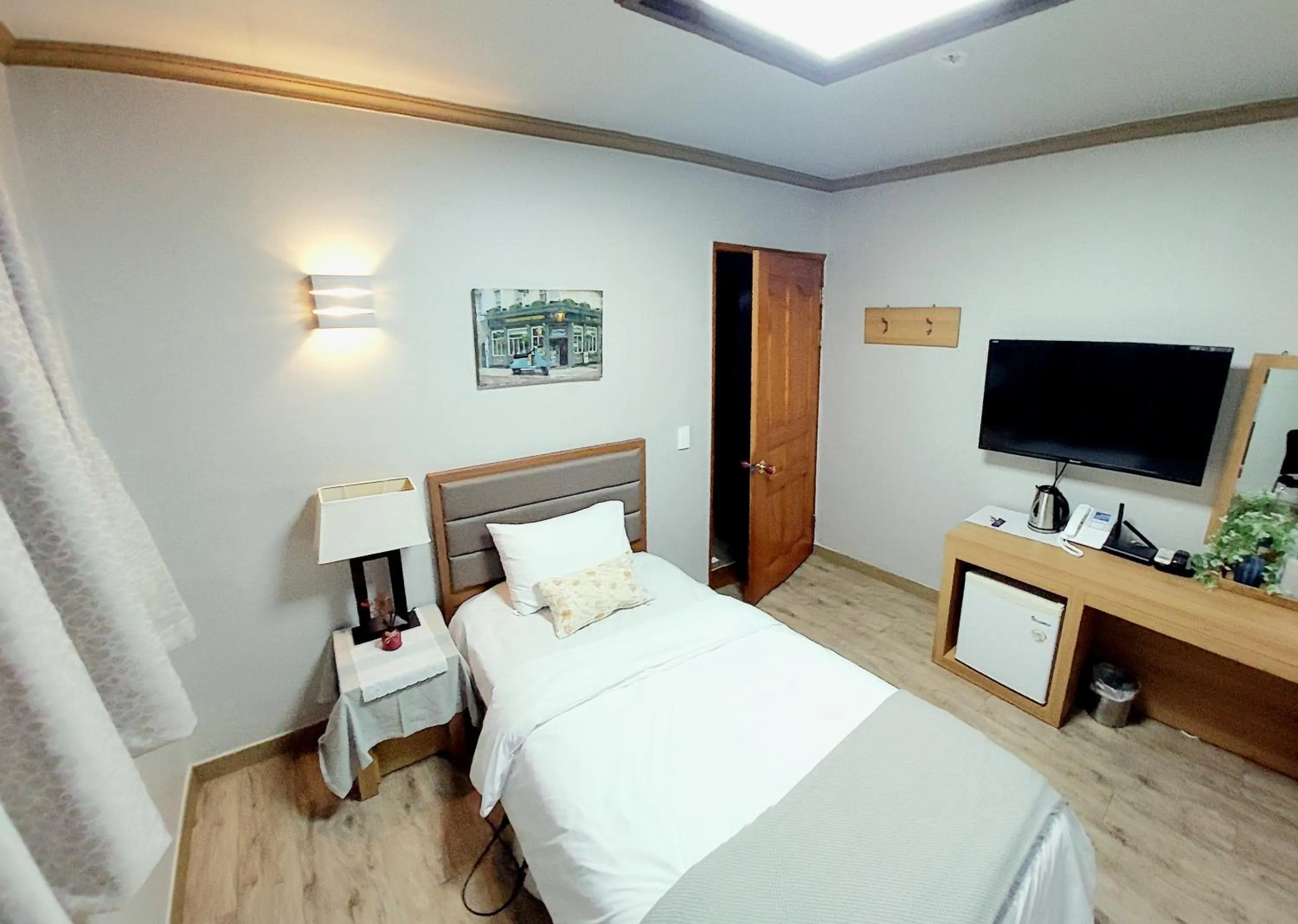 Bed in Buan Tree California Hotel