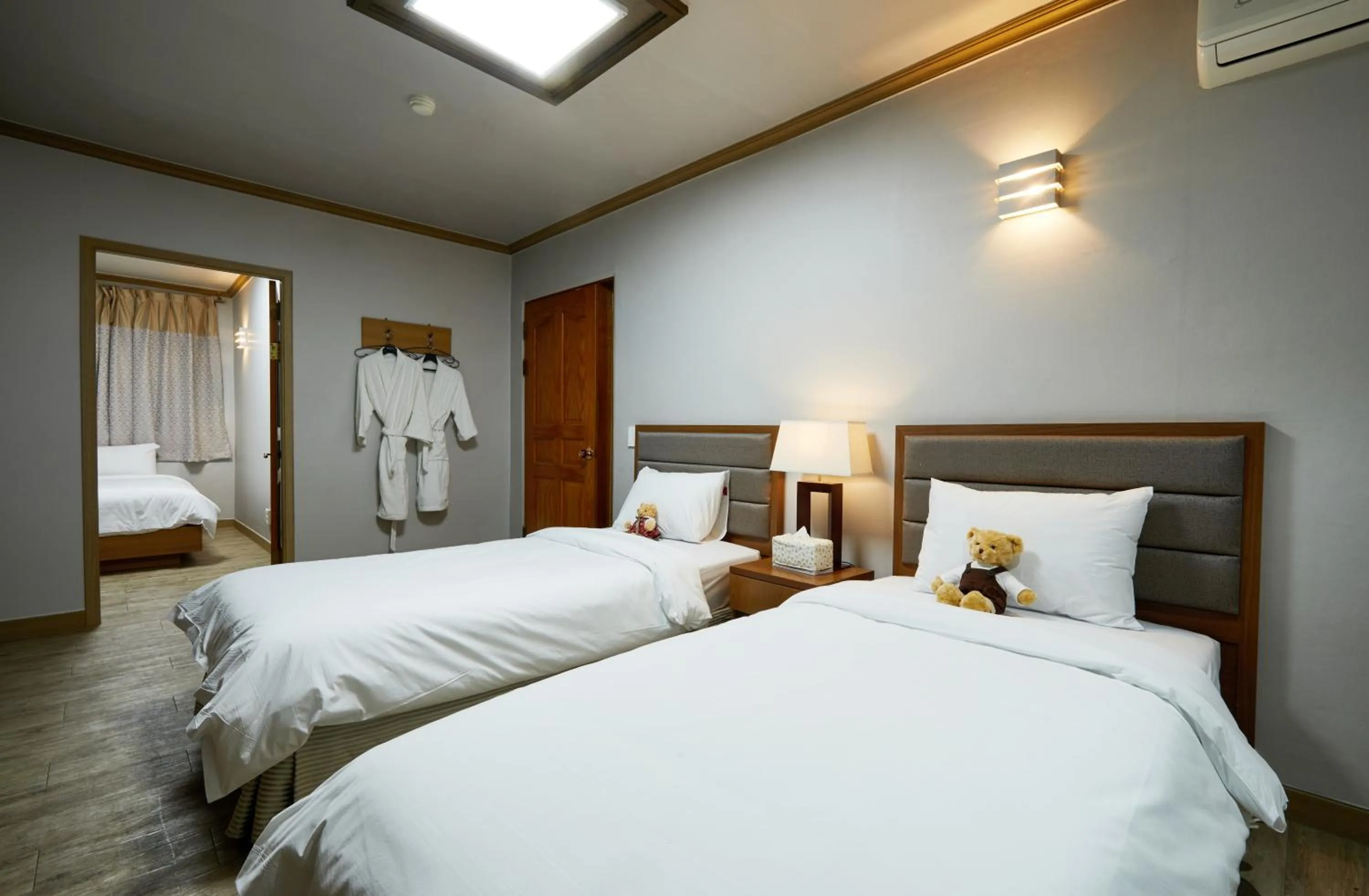 Bed in Buan Tree California Hotel