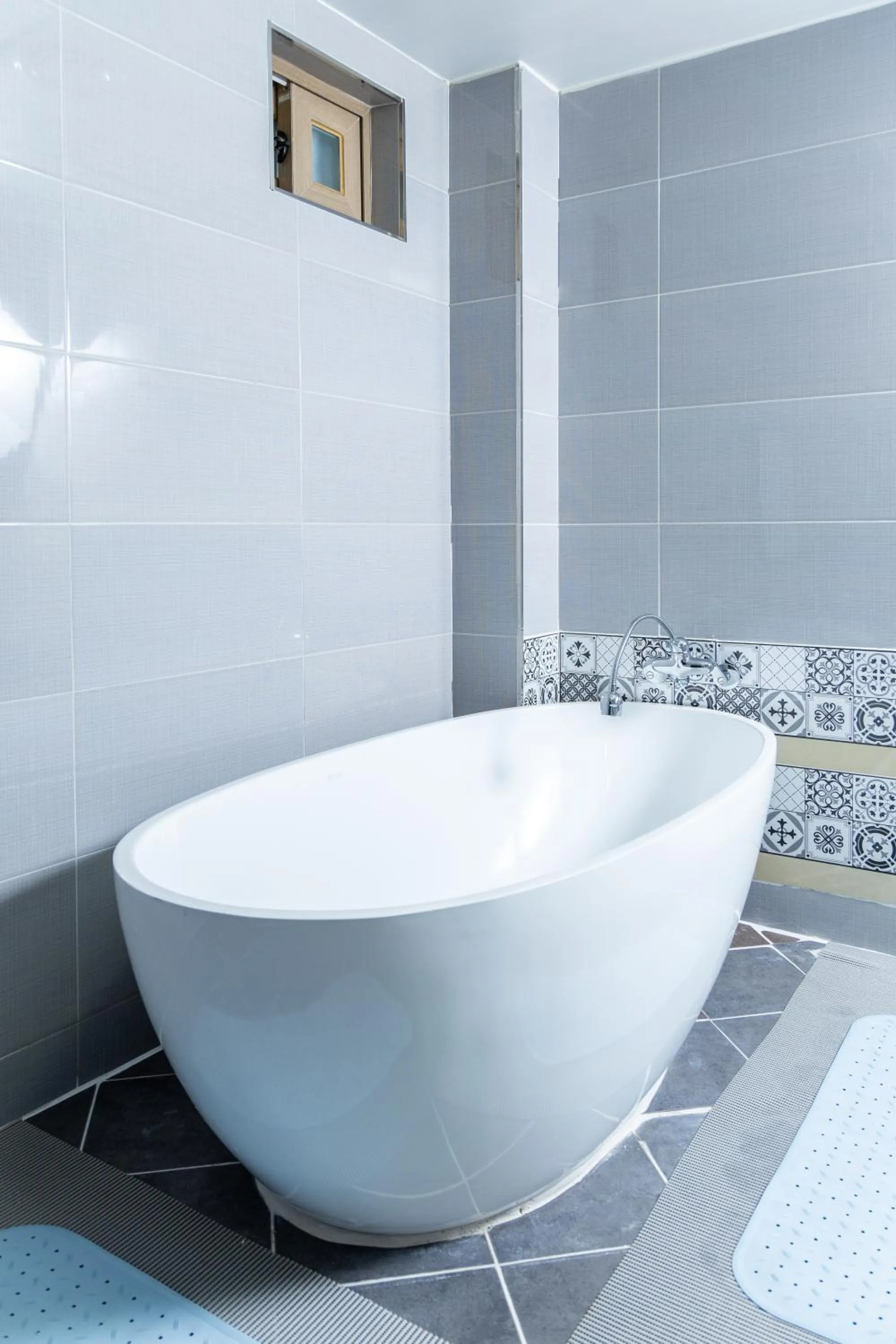 Bathroom in Buan Tree California Hotel