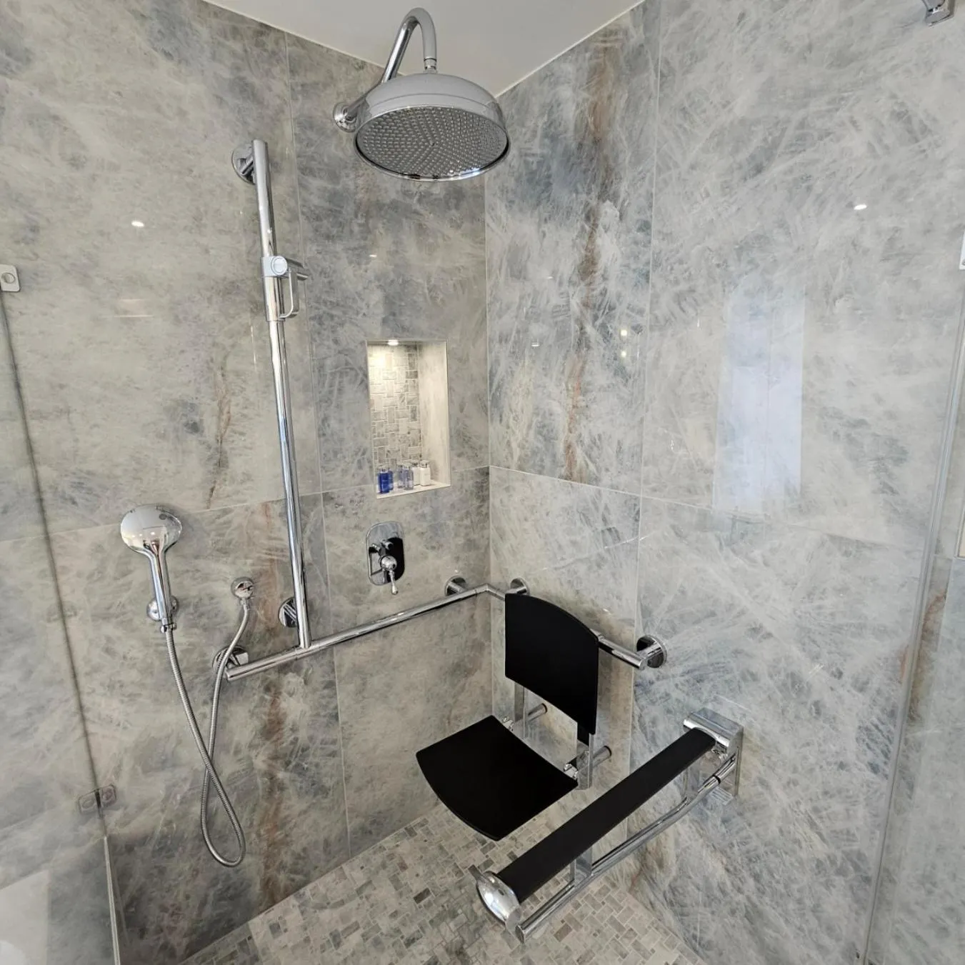 Shower in Mirabeau Etoile