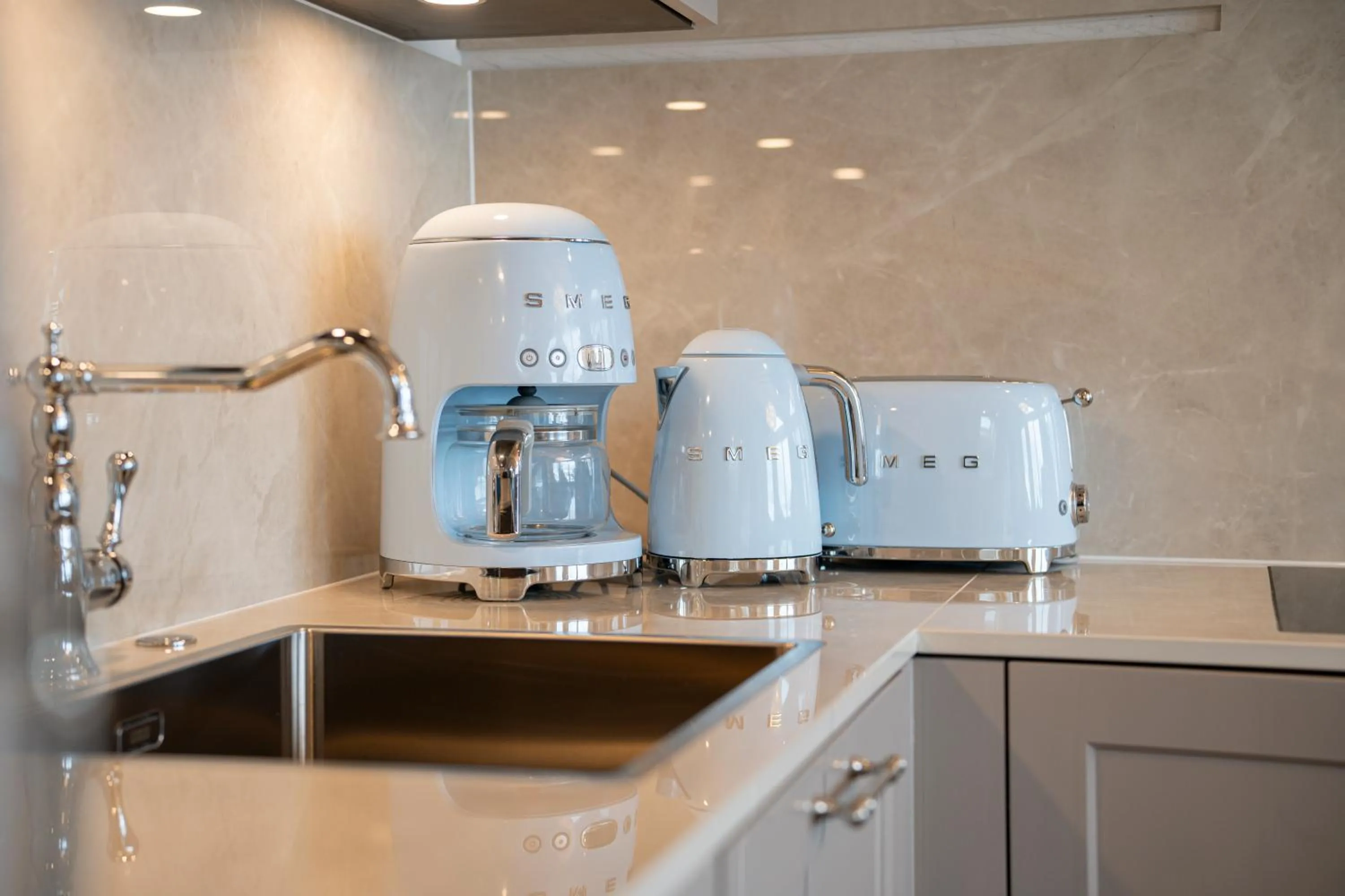 Coffee/tea facilities in Mirabeau Etoile