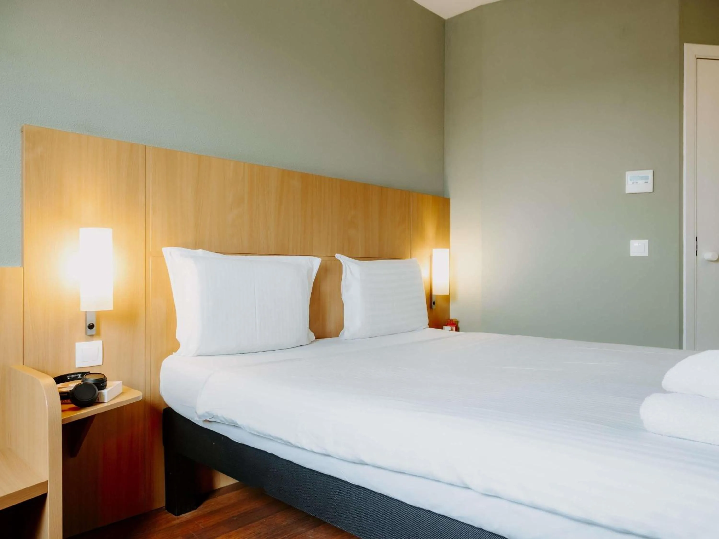 Bedroom, Bed in Ibis Sofia Airport Hotel