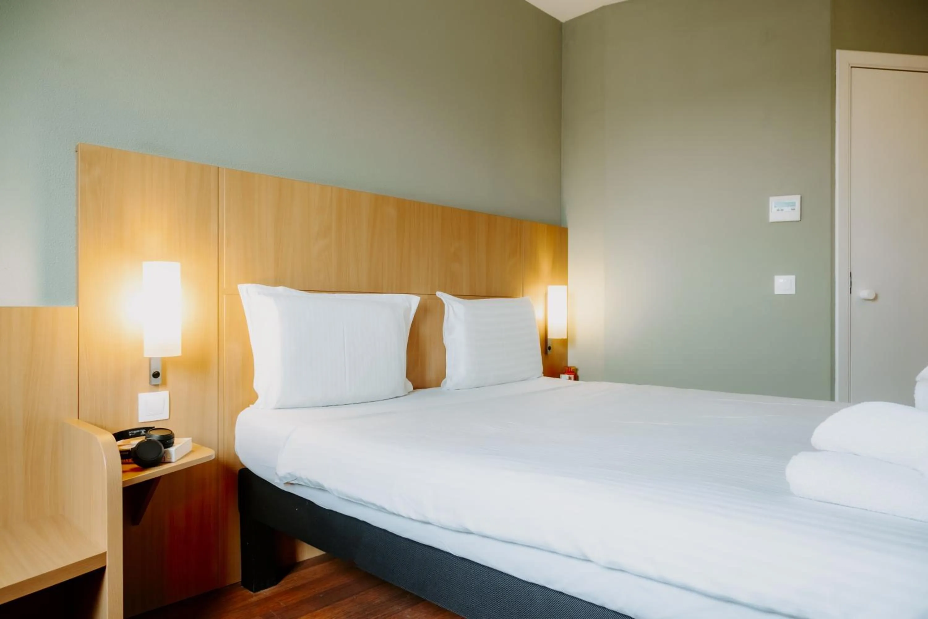 Bedroom, Bed in Ibis Sofia Airport Hotel