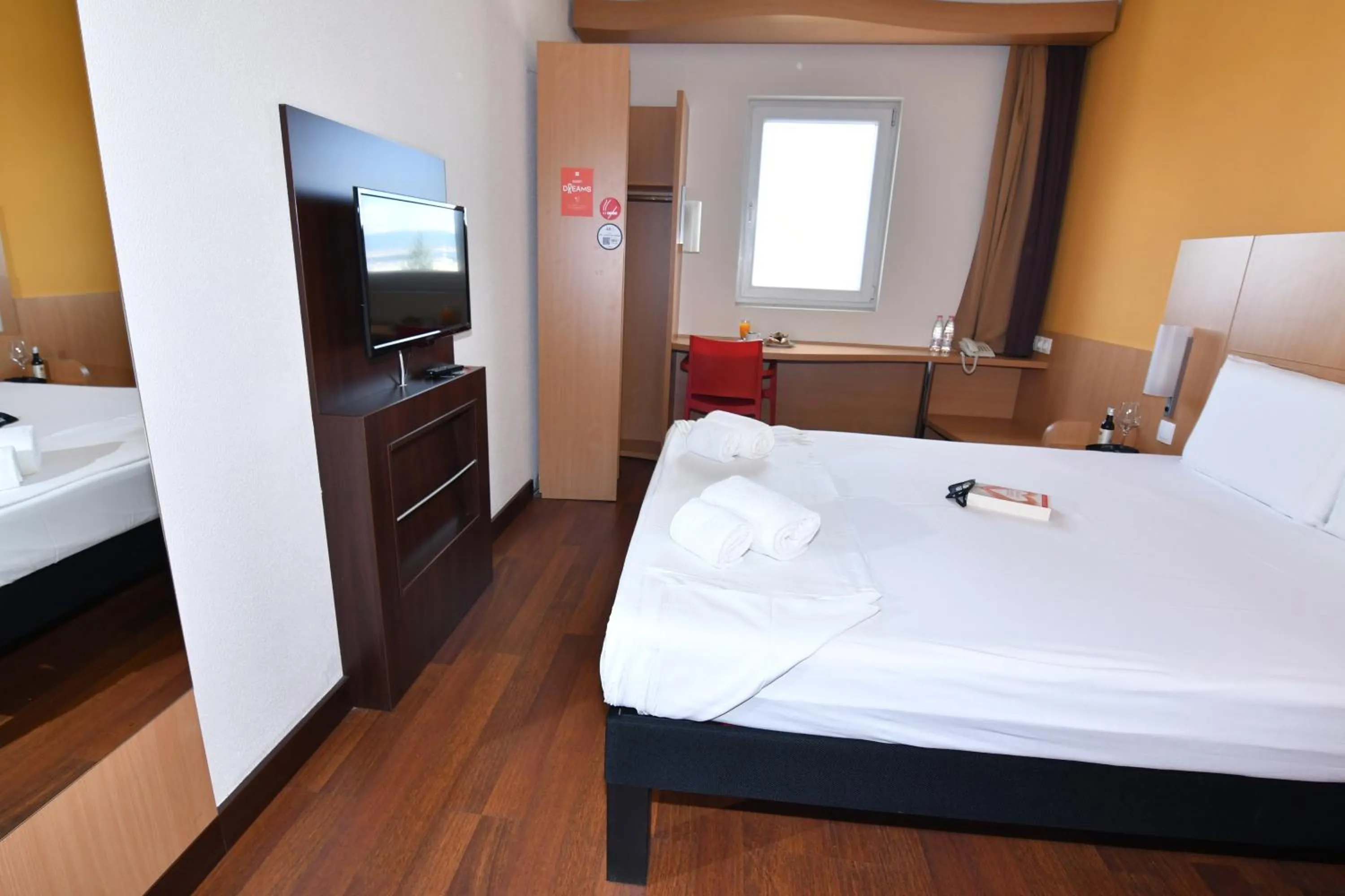 Bed in Ibis Sofia Airport Hotel