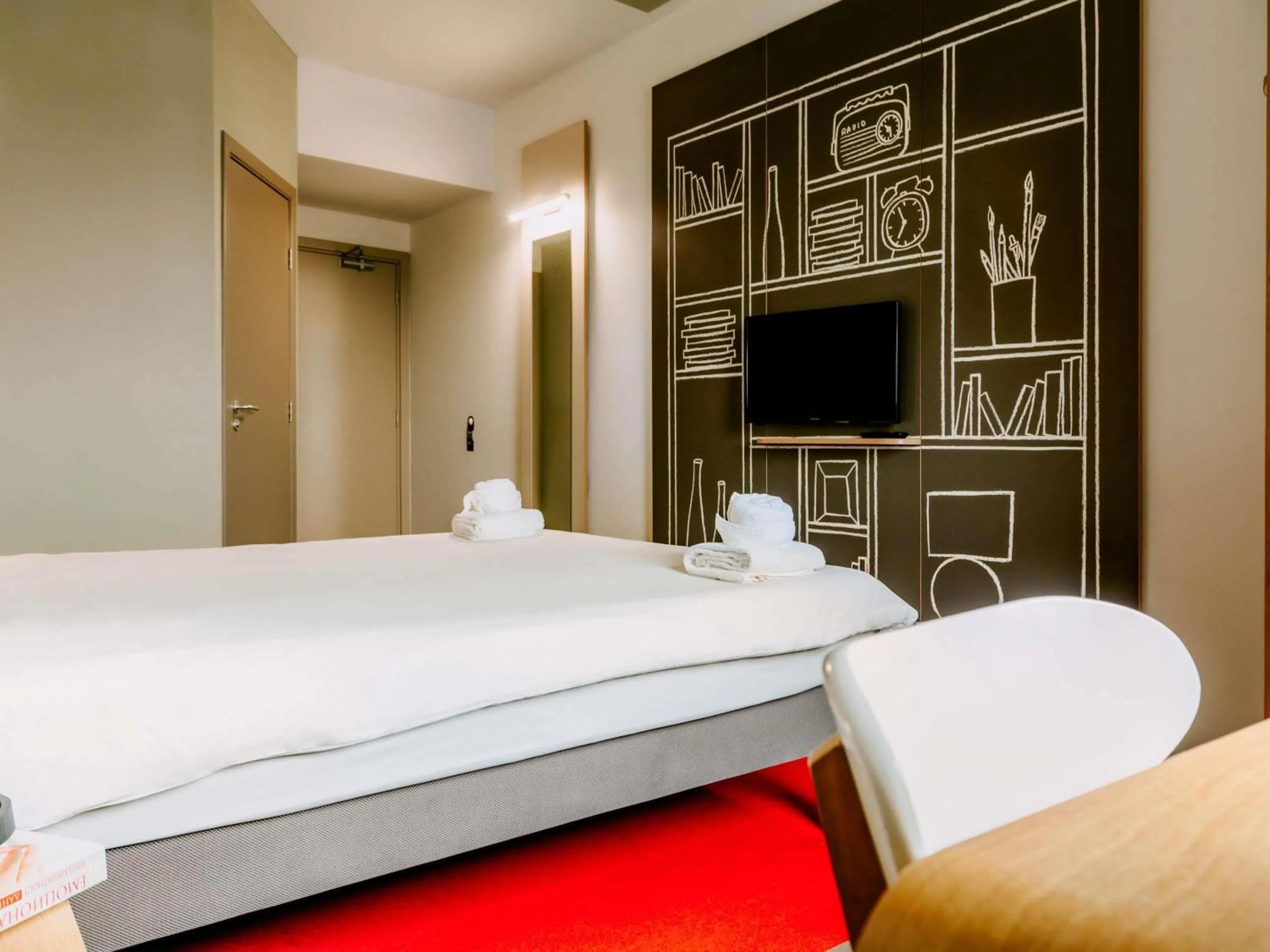 Bedroom, Bed in Ibis Sofia Airport Hotel