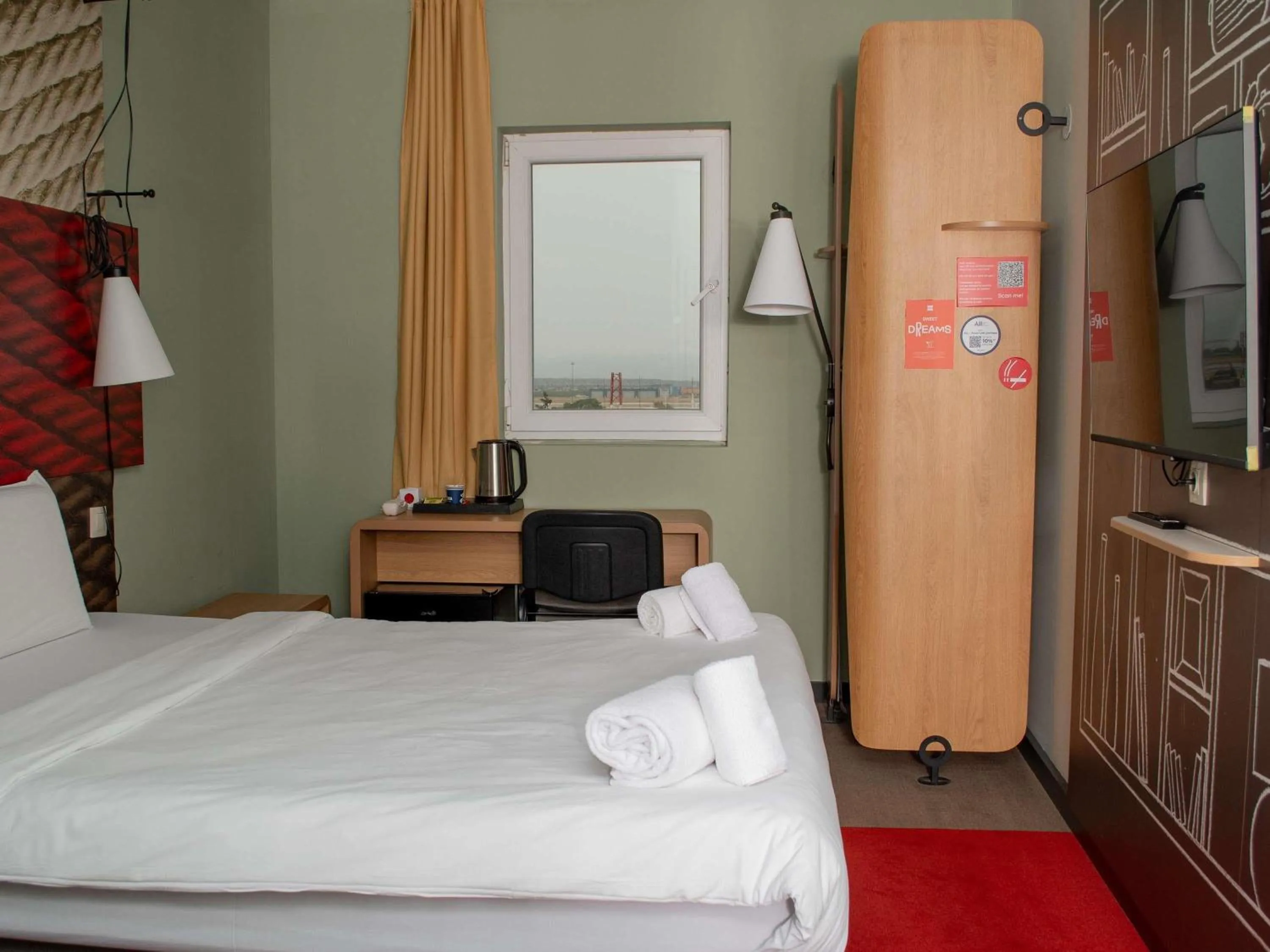 Bedroom, Bed in Ibis Sofia Airport Hotel