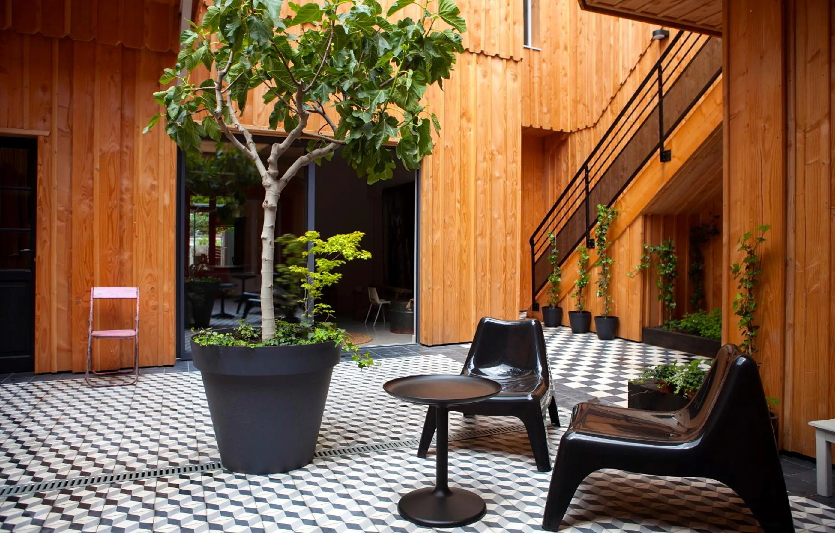 Patio in Hotel Home Arcachon