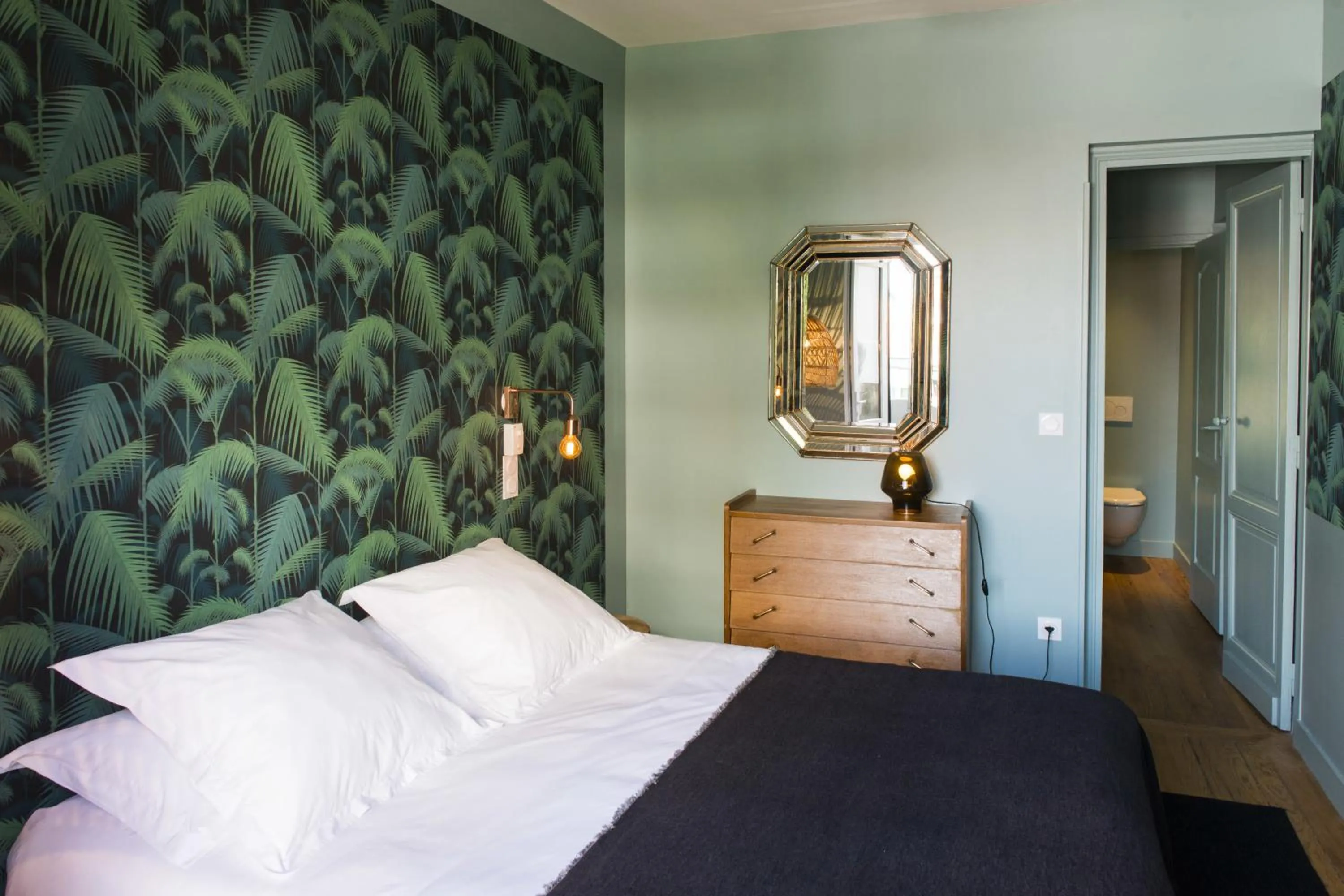 Photo of the whole room, Bed in Hotel Home Arcachon