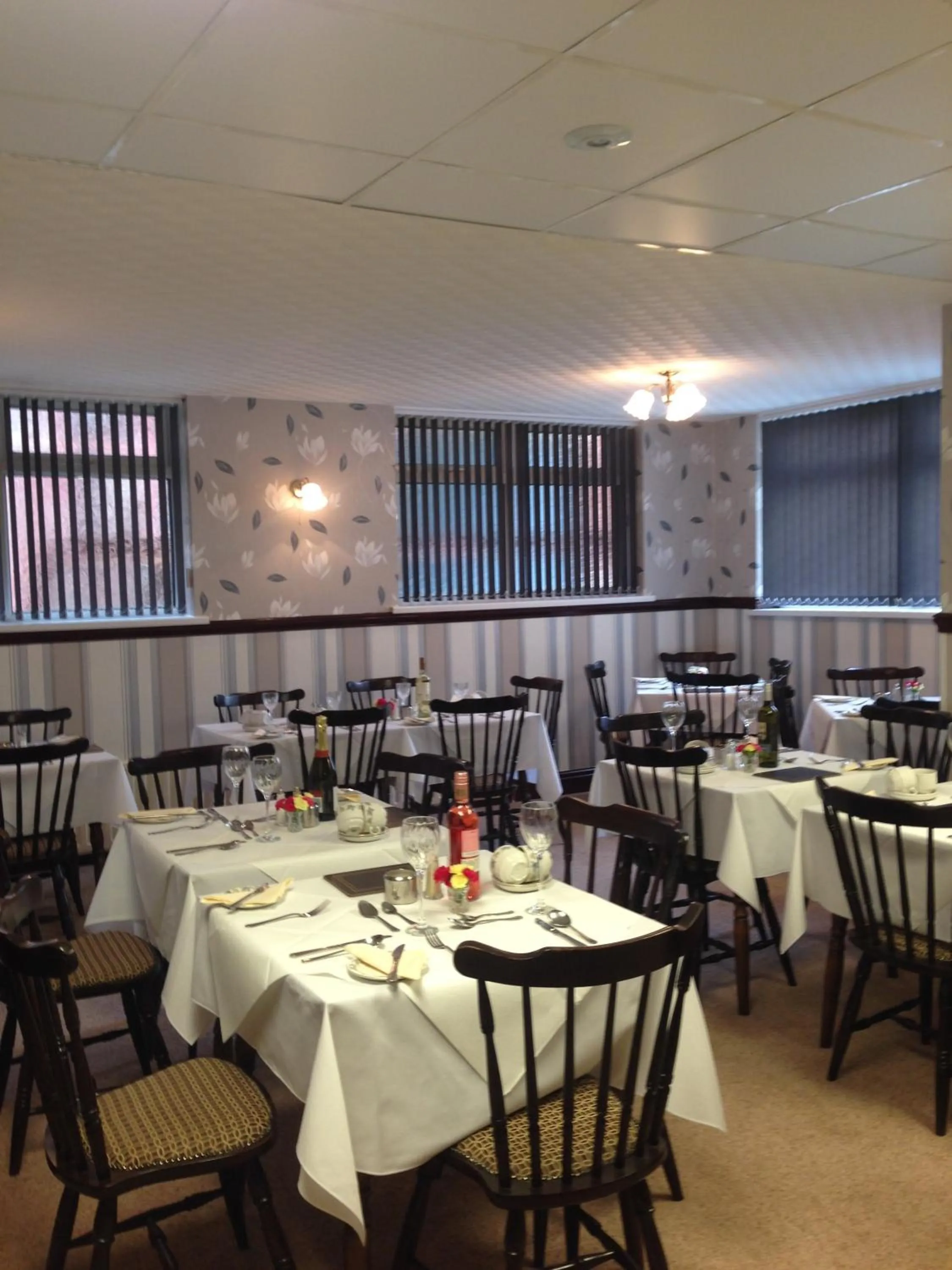 Restaurant/places to eat in Sherwood Hotel