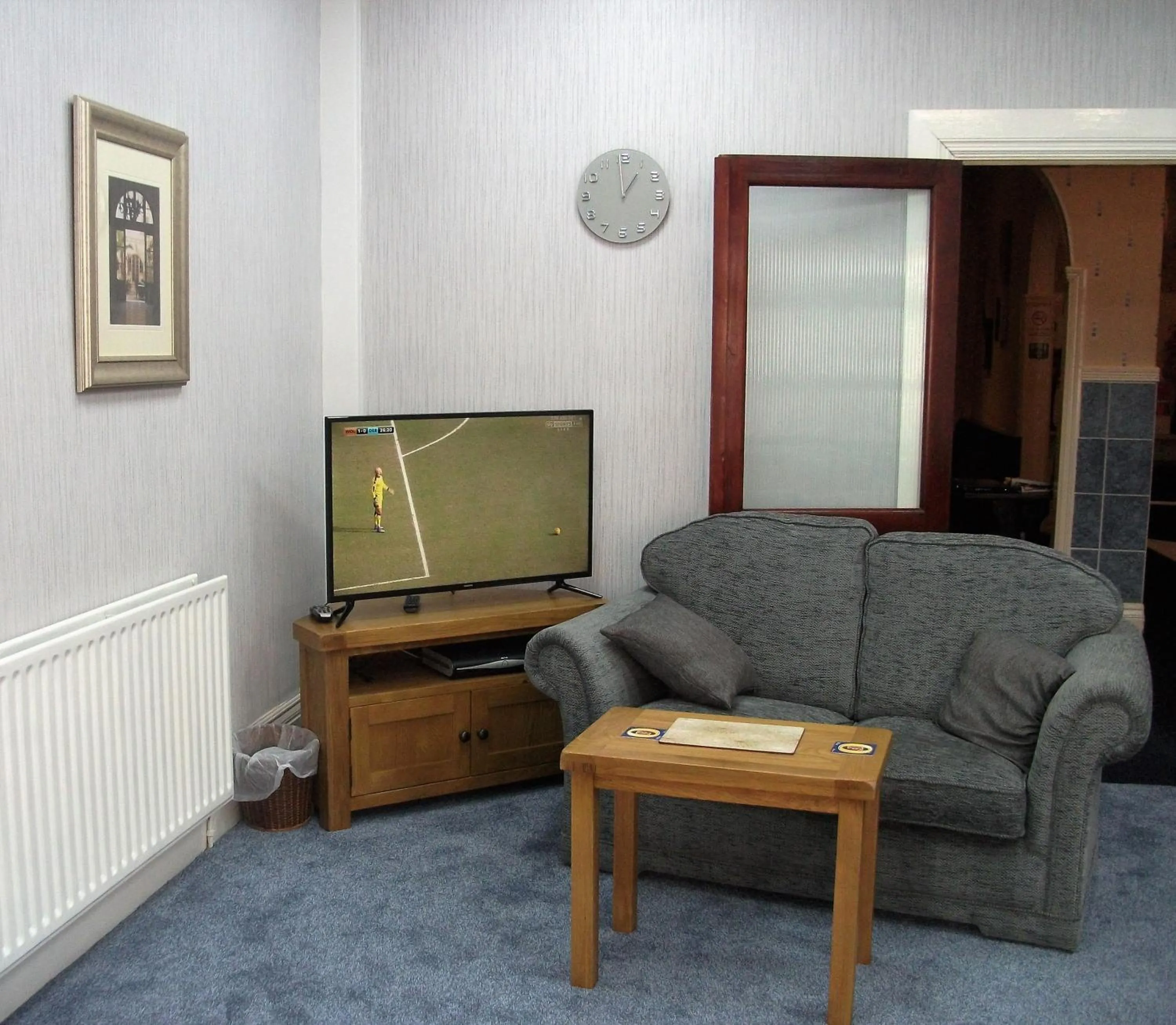 Communal lounge/ TV room in Sherwood Hotel