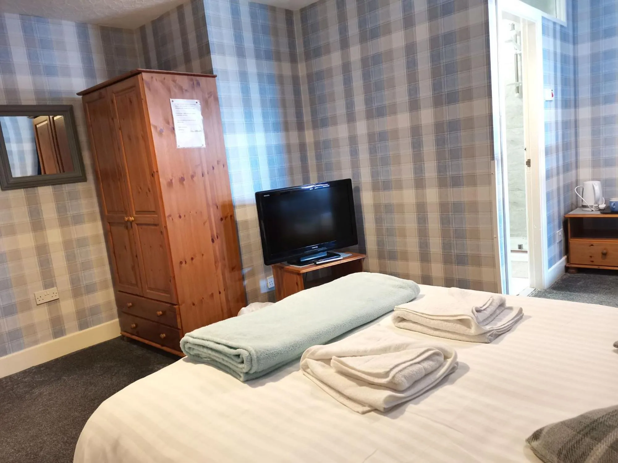 Bedroom in Sherwood Hotel