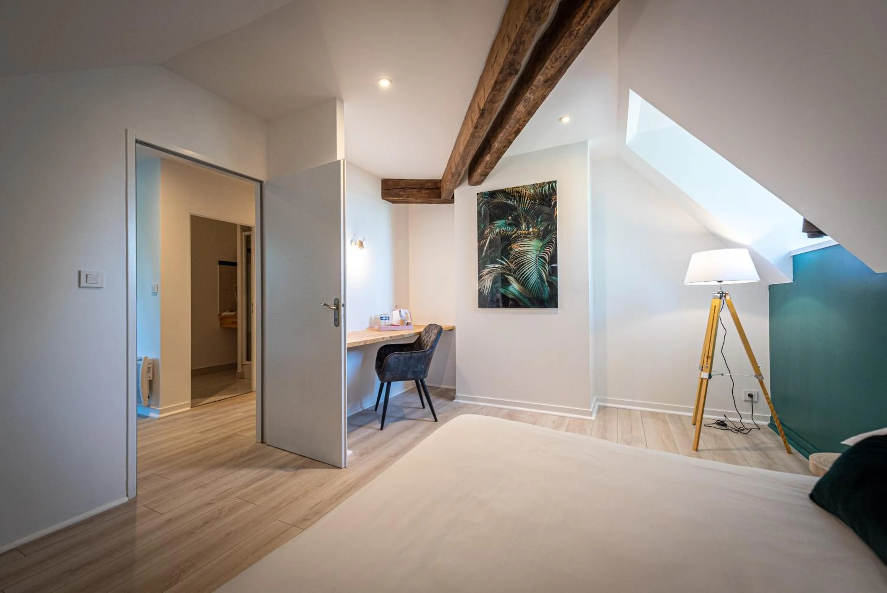 Seating area, Bed in Domaine de Roiffé