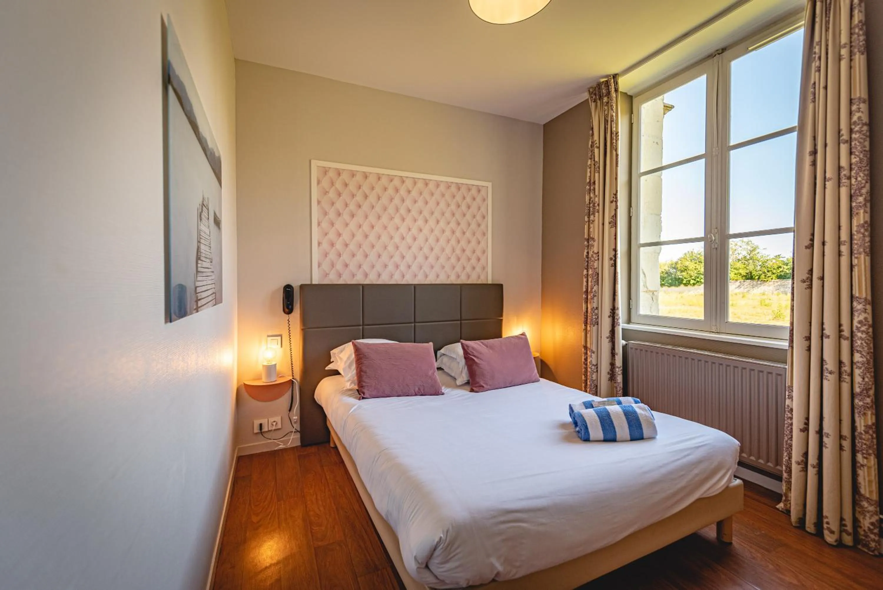 Bedroom, Bed in Domaine de Roiffé