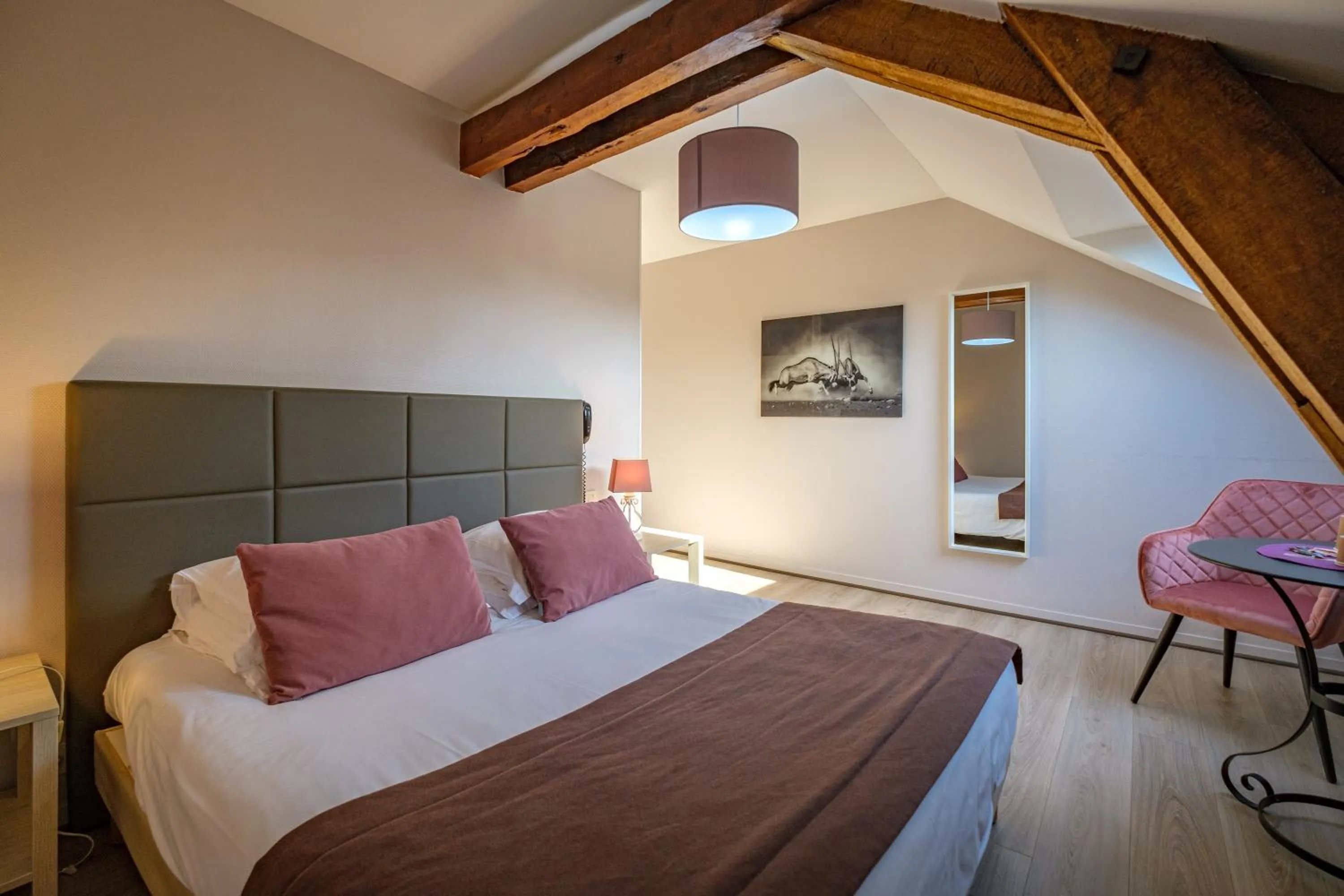 Bedroom, Bed in Domaine de Roiffé