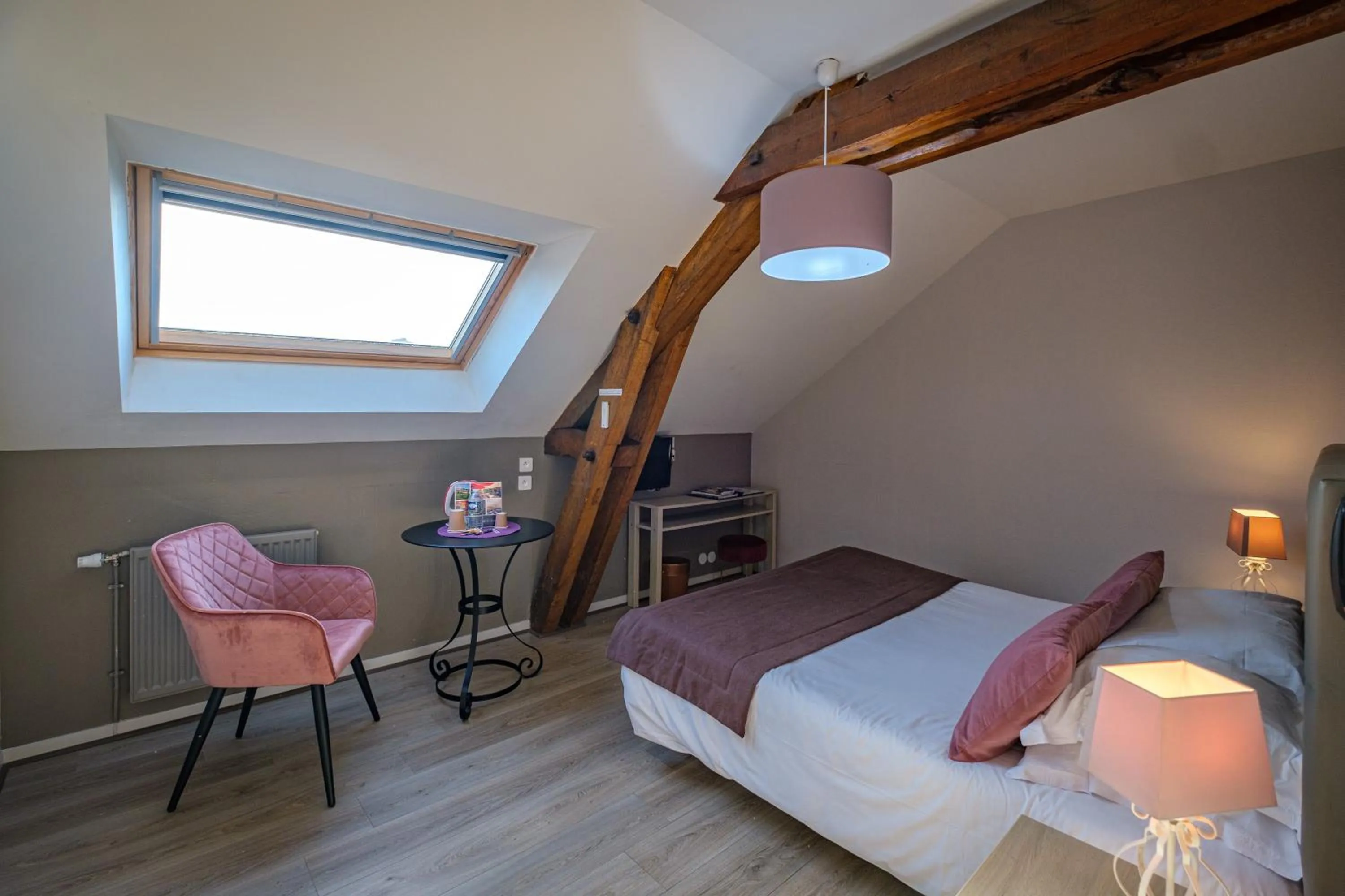 Bedroom, Bed in Domaine de Roiffé