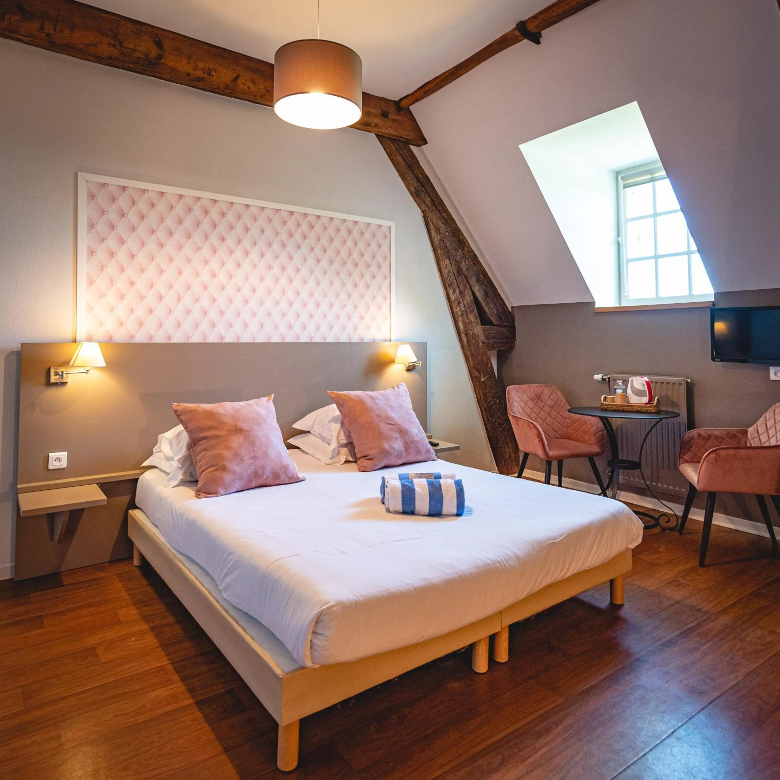 Bedroom, Bed in Domaine de Roiffé