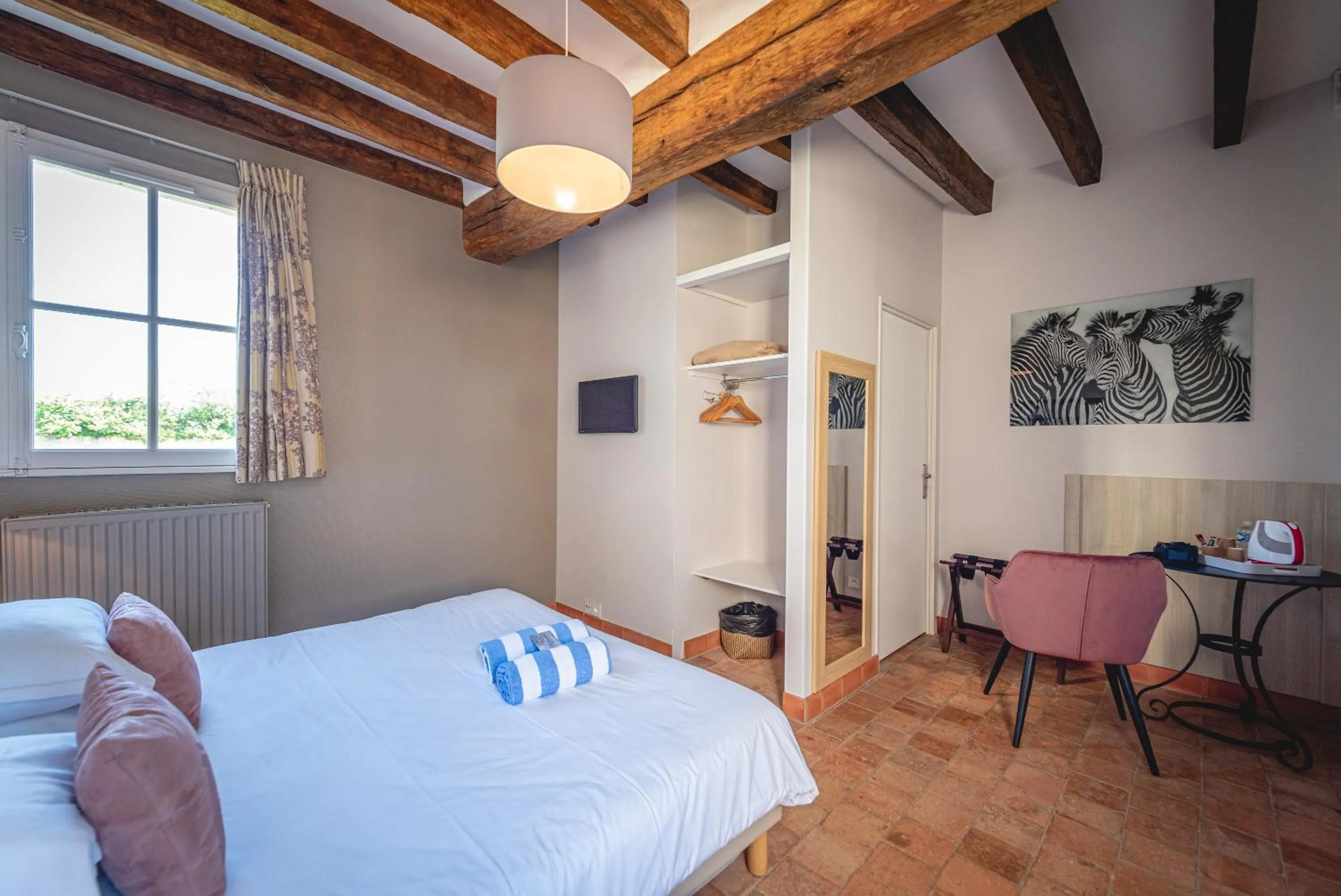 Bedroom, Bed in Domaine de Roiffé