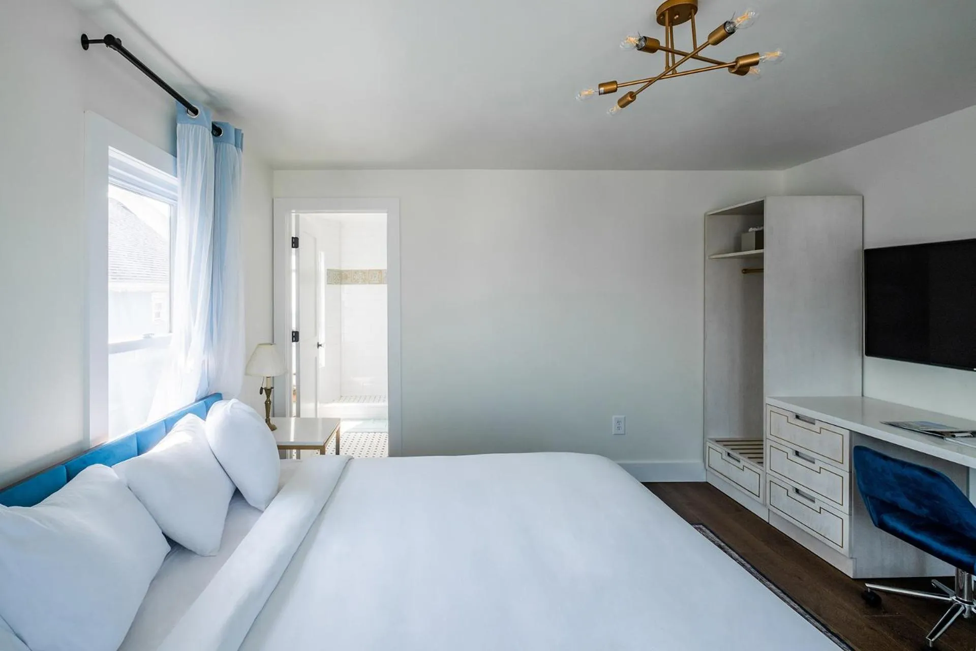 Photo of the whole room in Scarborough Inn