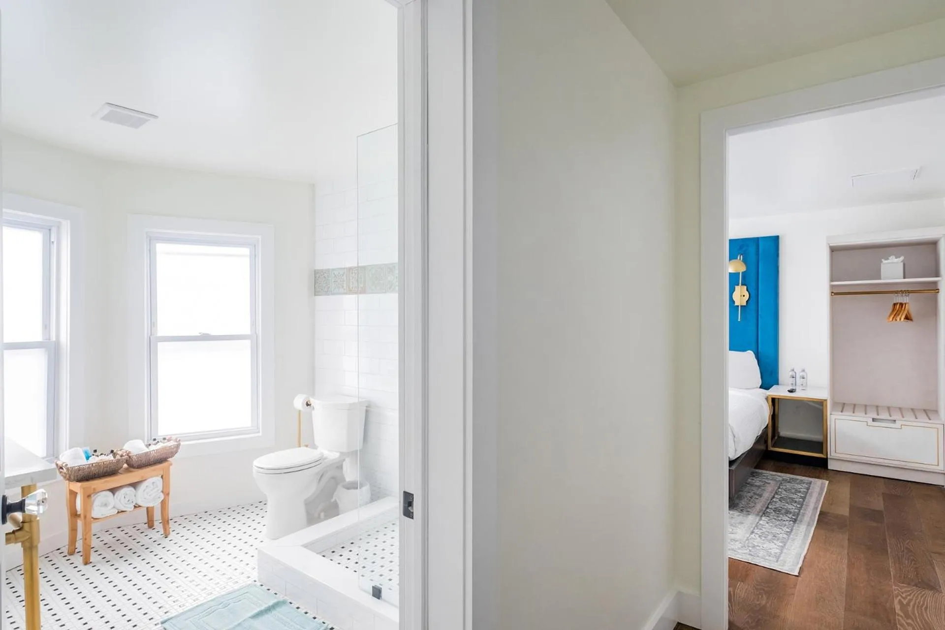 Toilet in Scarborough Inn