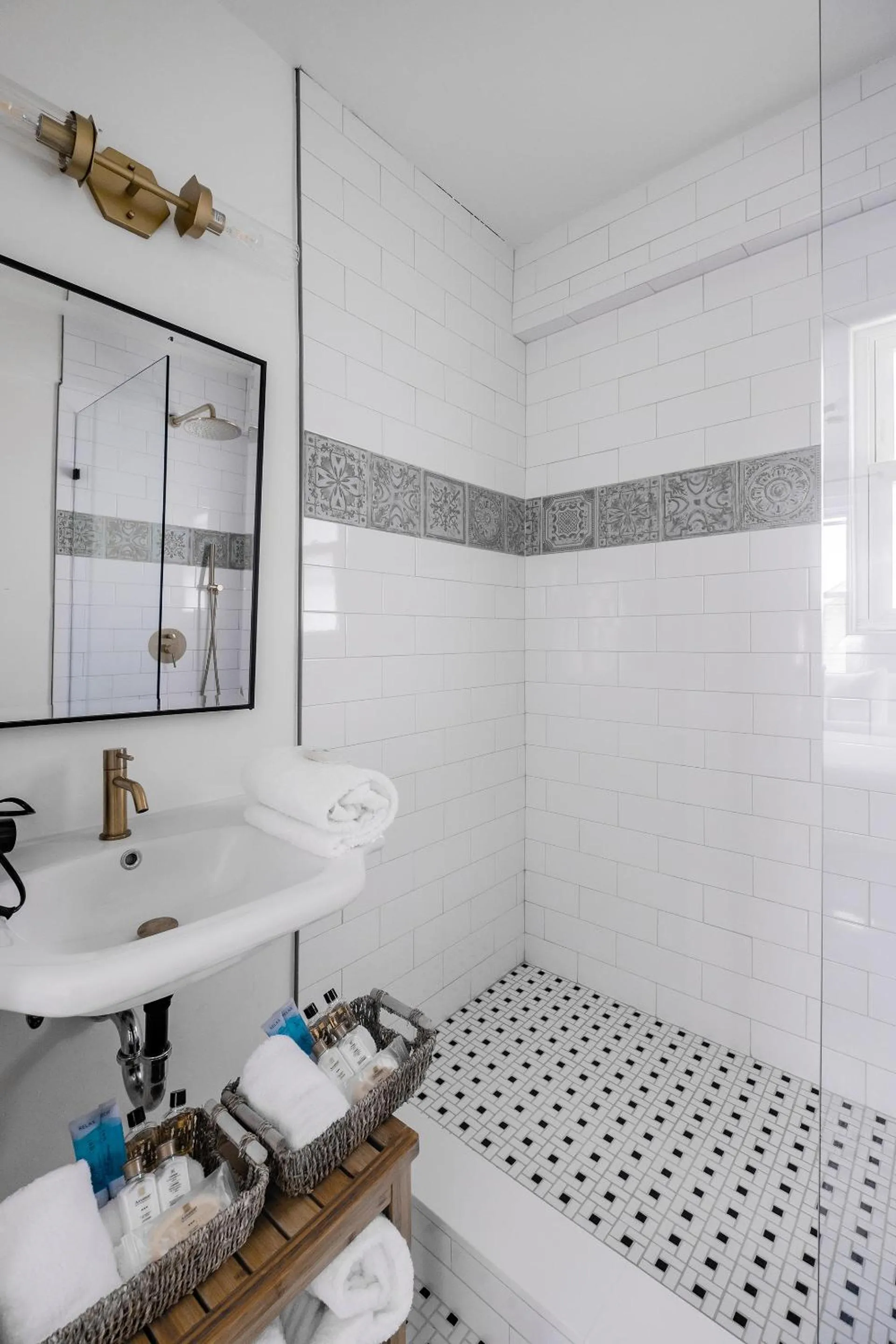 Shower in Scarborough Inn