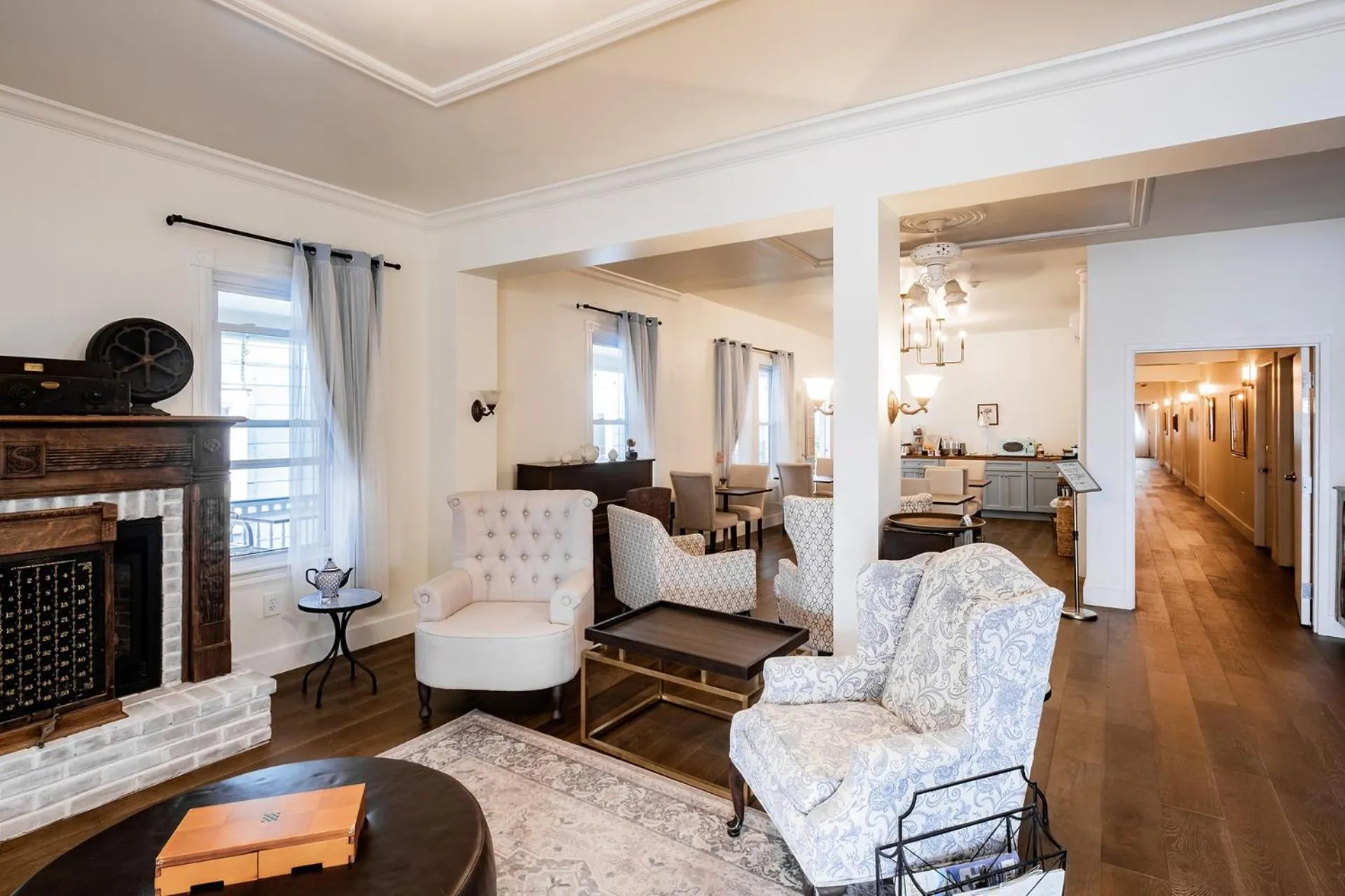 Seating area in Scarborough Inn