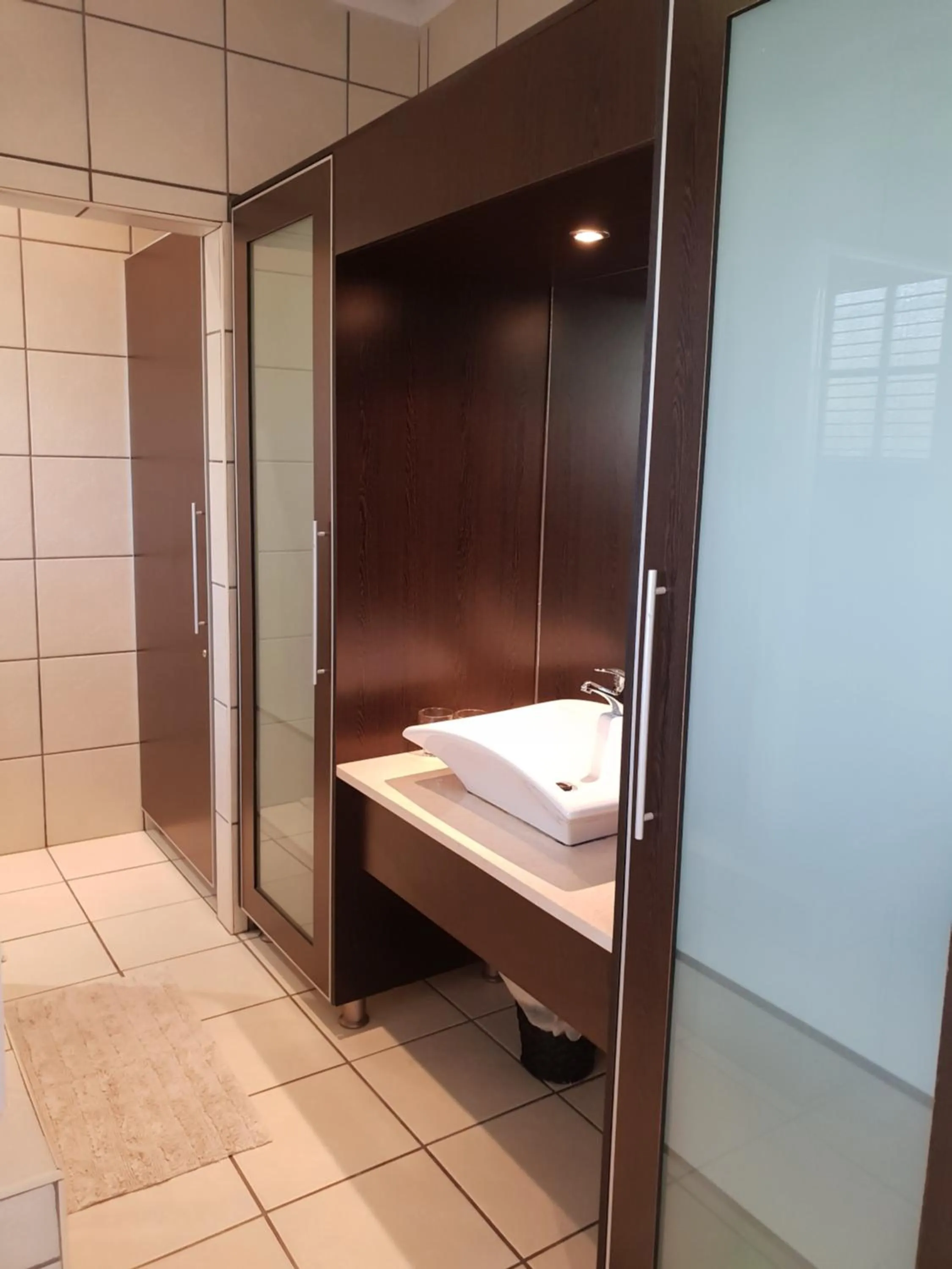 Bathroom, Bed in B&B on Church