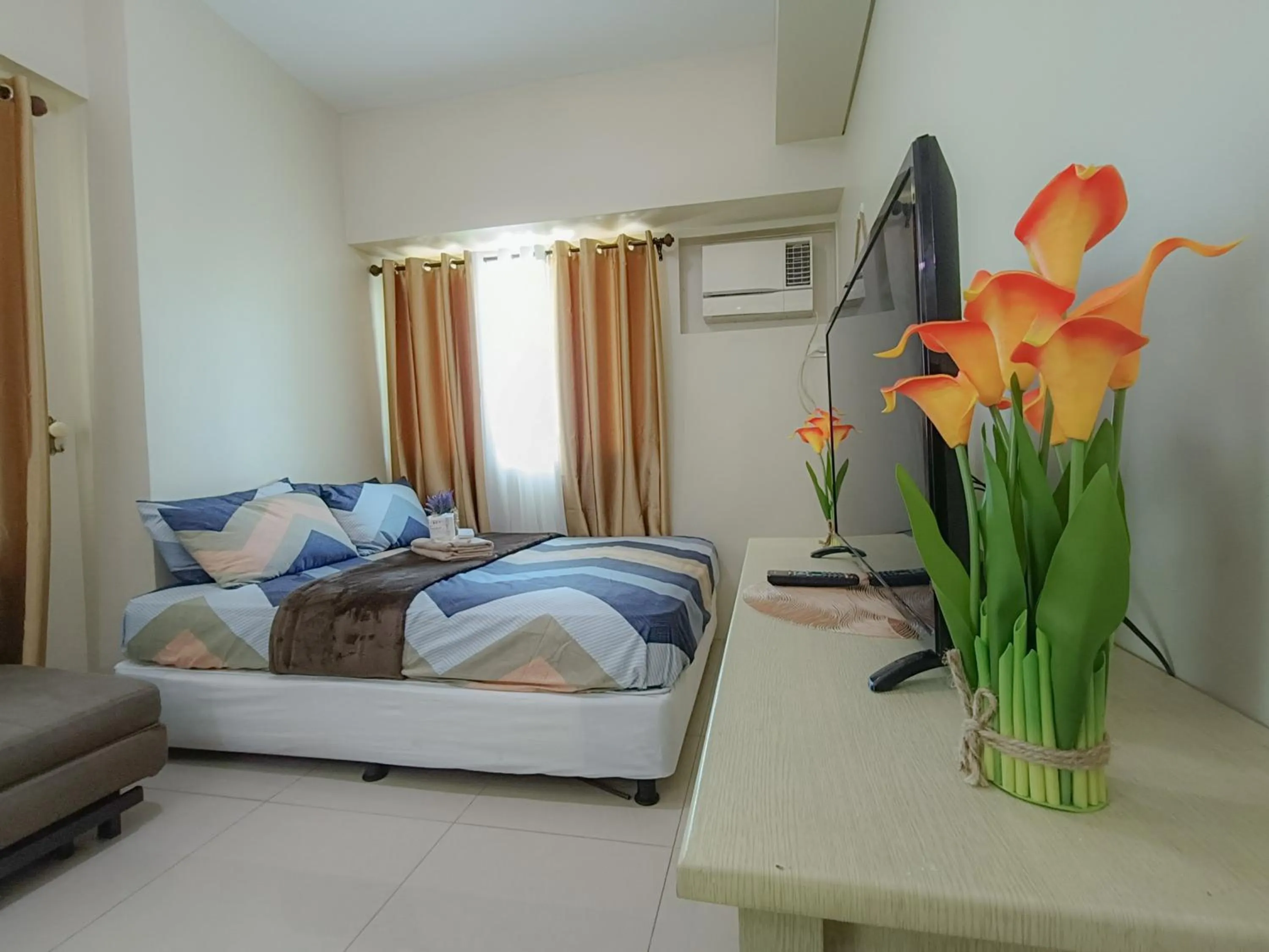 Bed in The Beacon Makati by Cozi Condotels