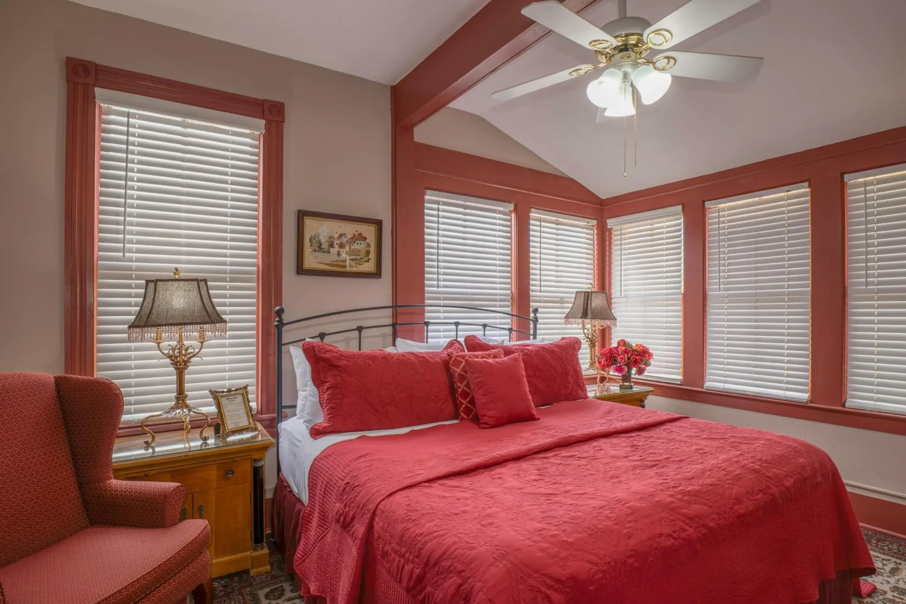 King Room in Victorian House Bed and Breakfast King Room in Victorian House Bed and Breakfast