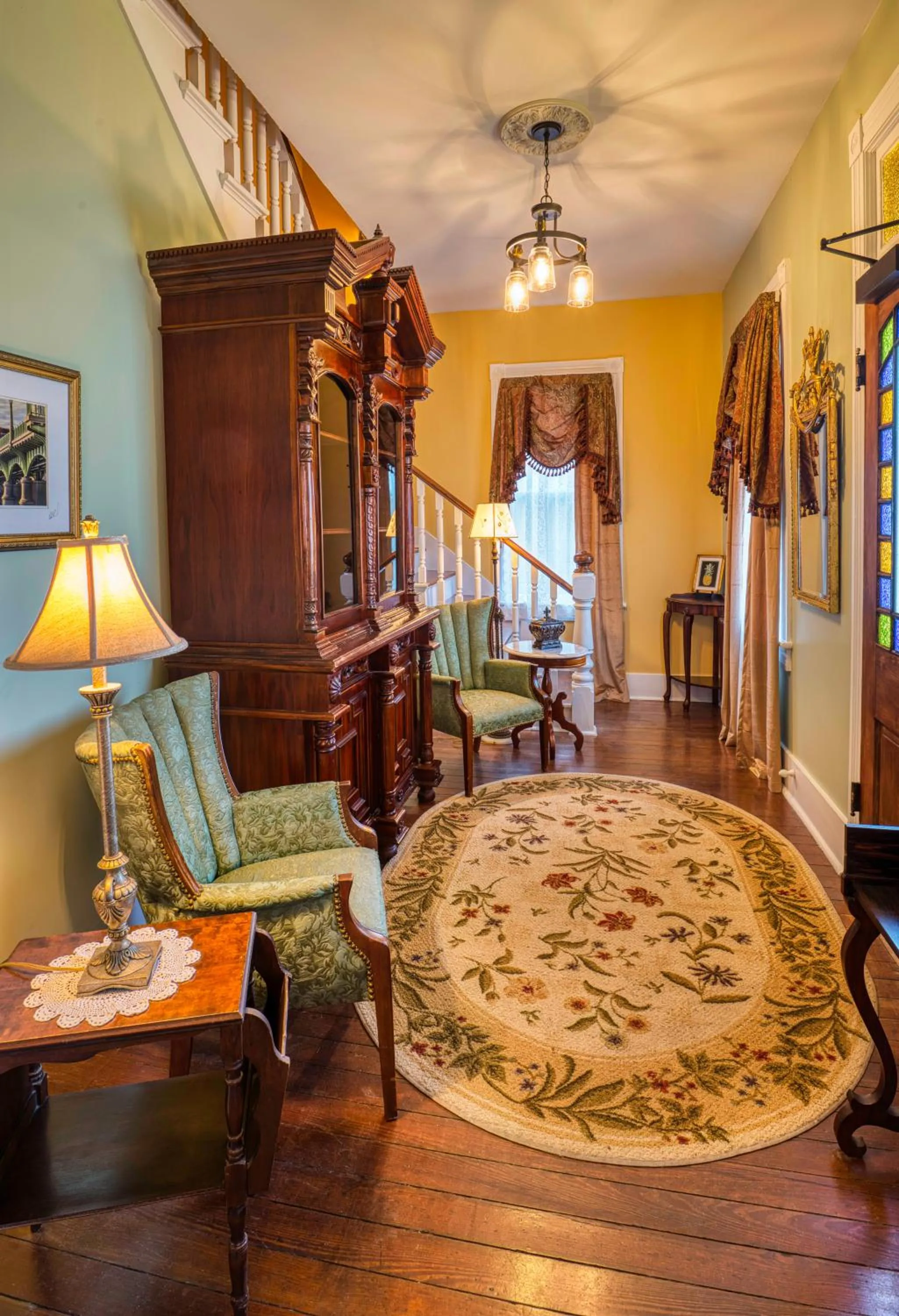 Lobby or reception in Victorian House Bed and Breakfast