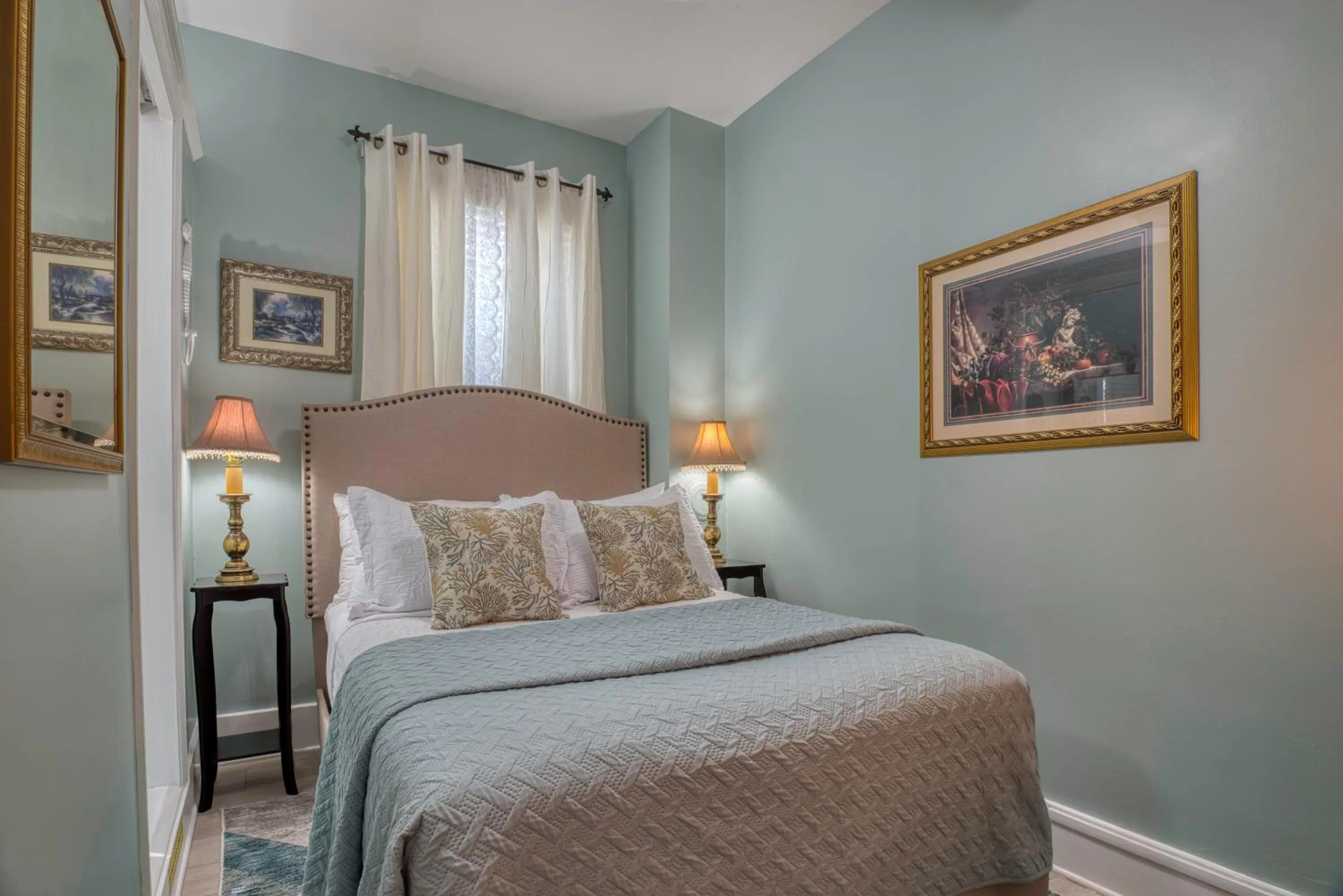 Bed in Victorian House Bed and Breakfast