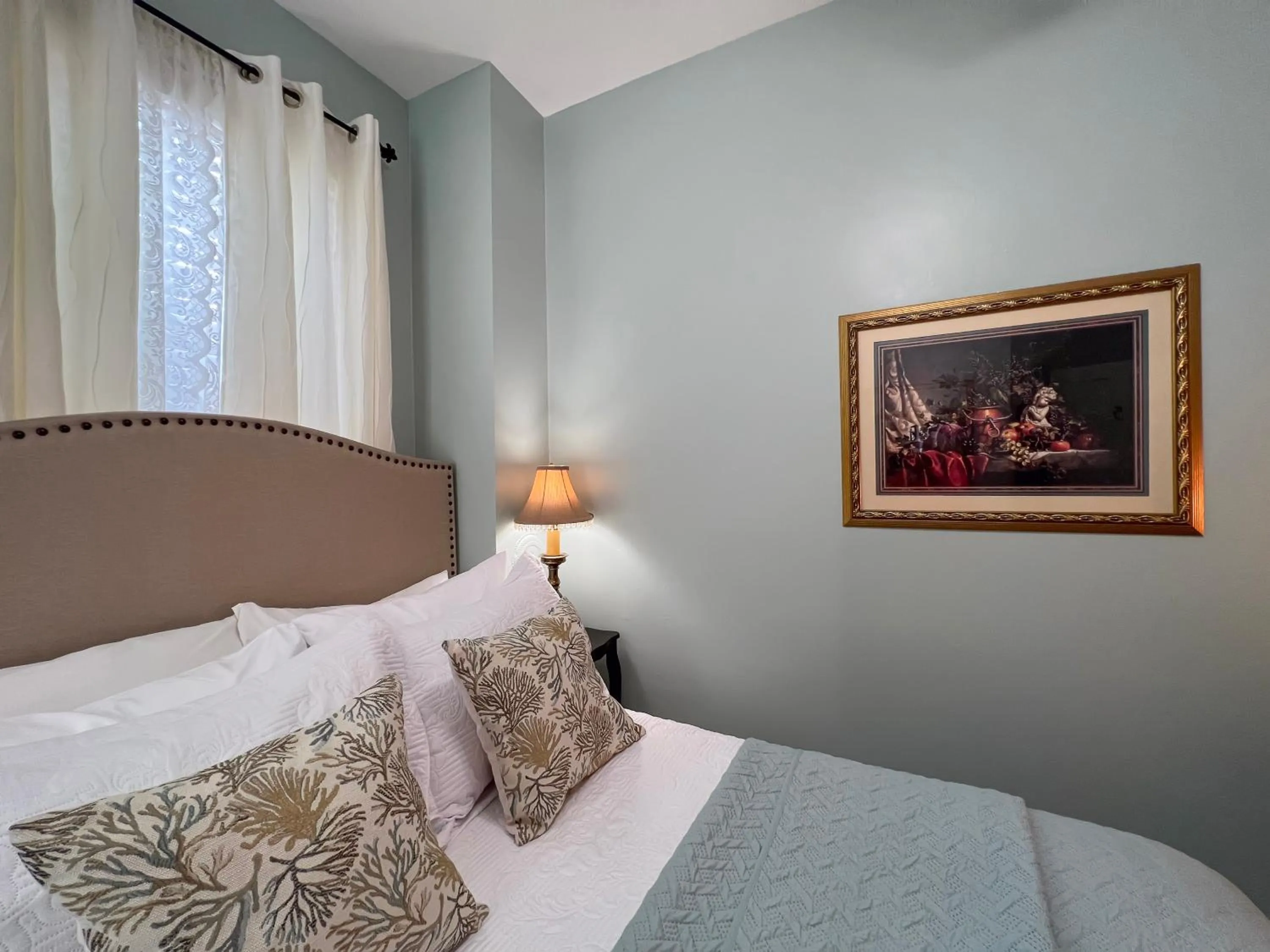 Bed in Victorian House Bed and Breakfast