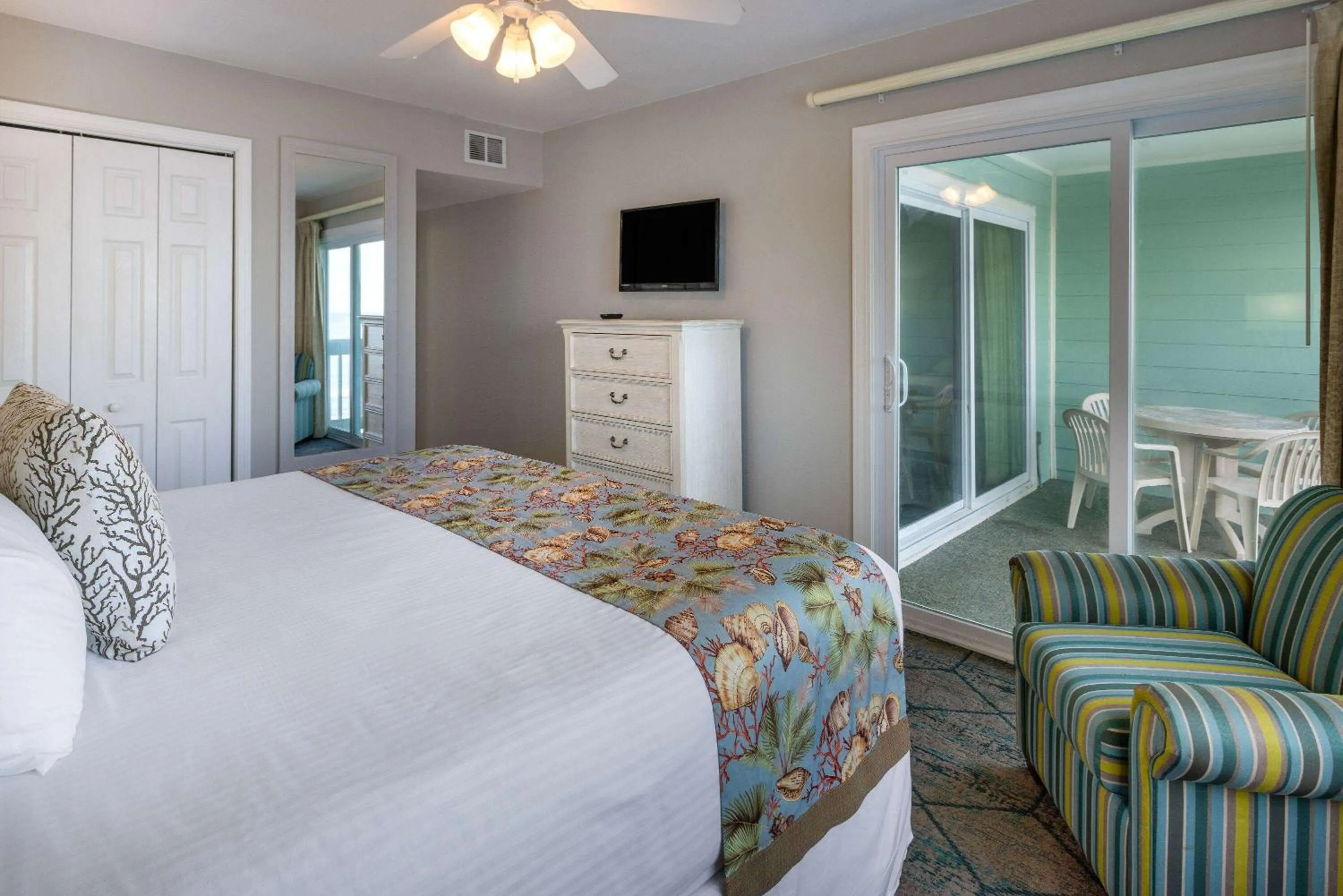 Bed in Sandpebble Beach Club Surfside Beach a Ramada by Wyndham