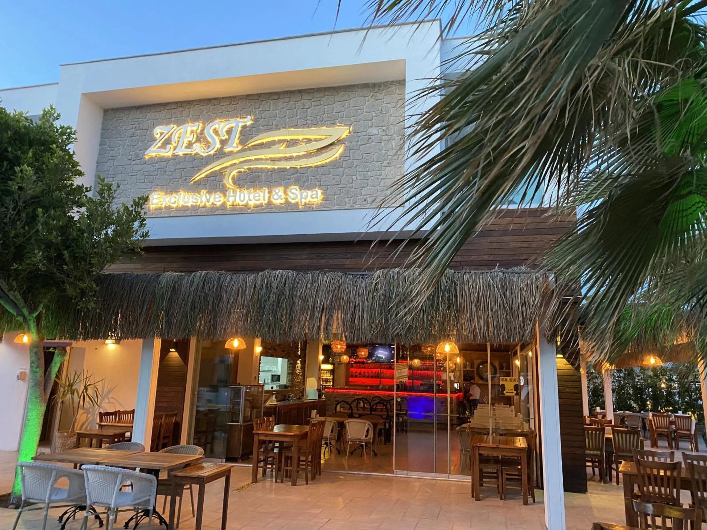 Restaurant/places to eat in Zest Exclusive Hotel & Spa