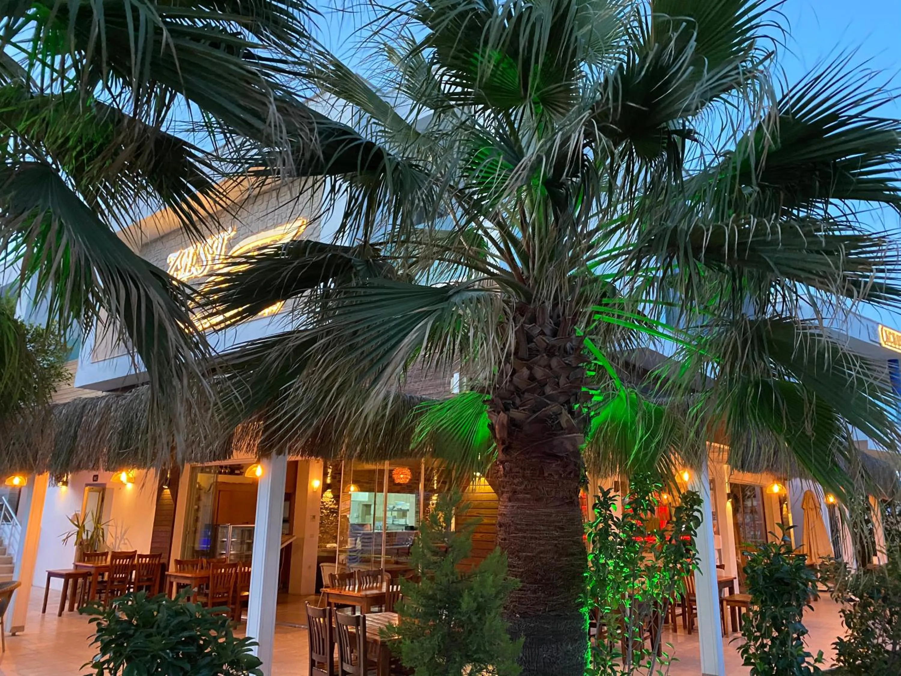 Restaurant/places to eat in Zest Exclusive Hotel & Spa