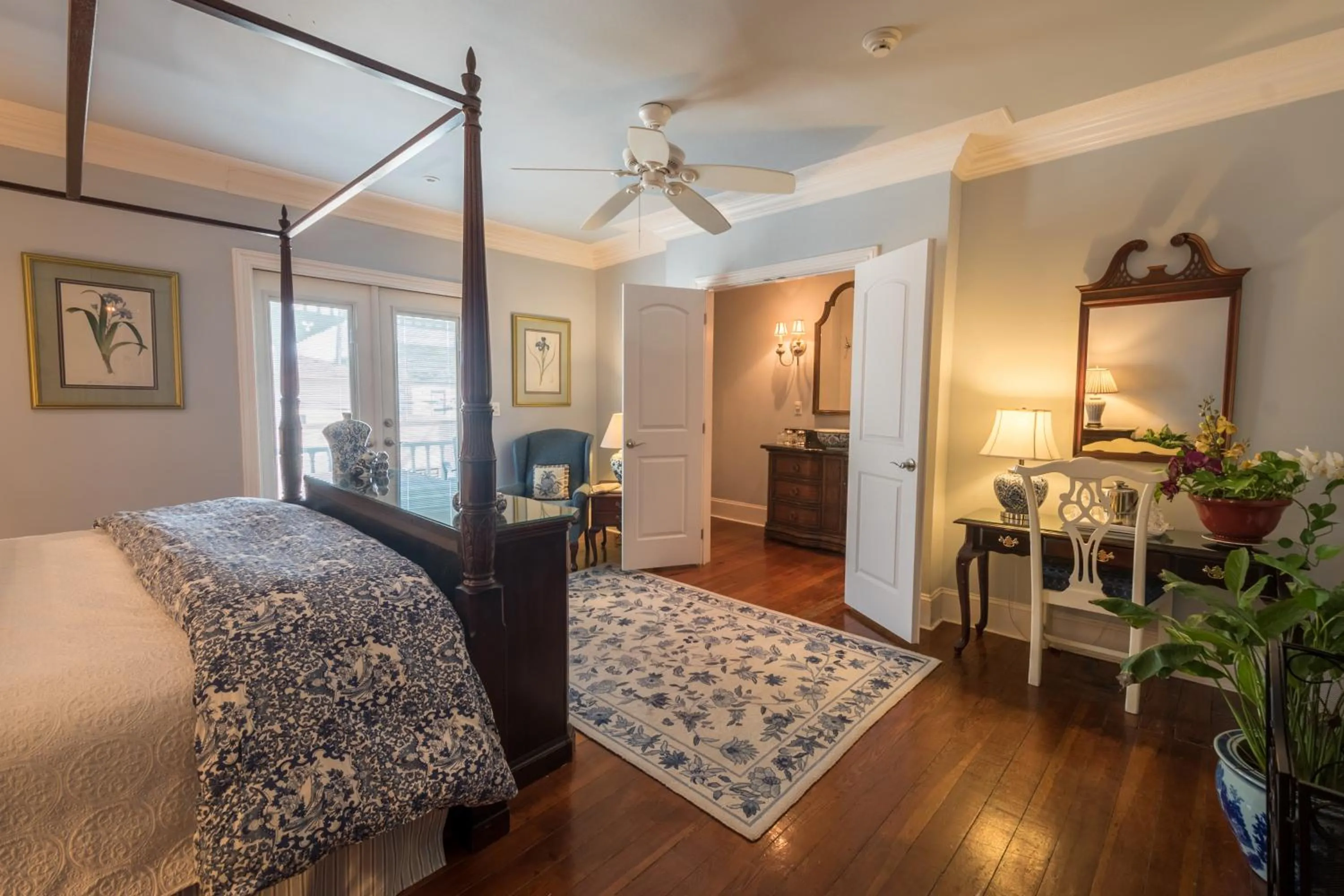 Seating area, Bed in The Kenwood Inn Oldest Bed and Breakfast, St Augustine Historic District