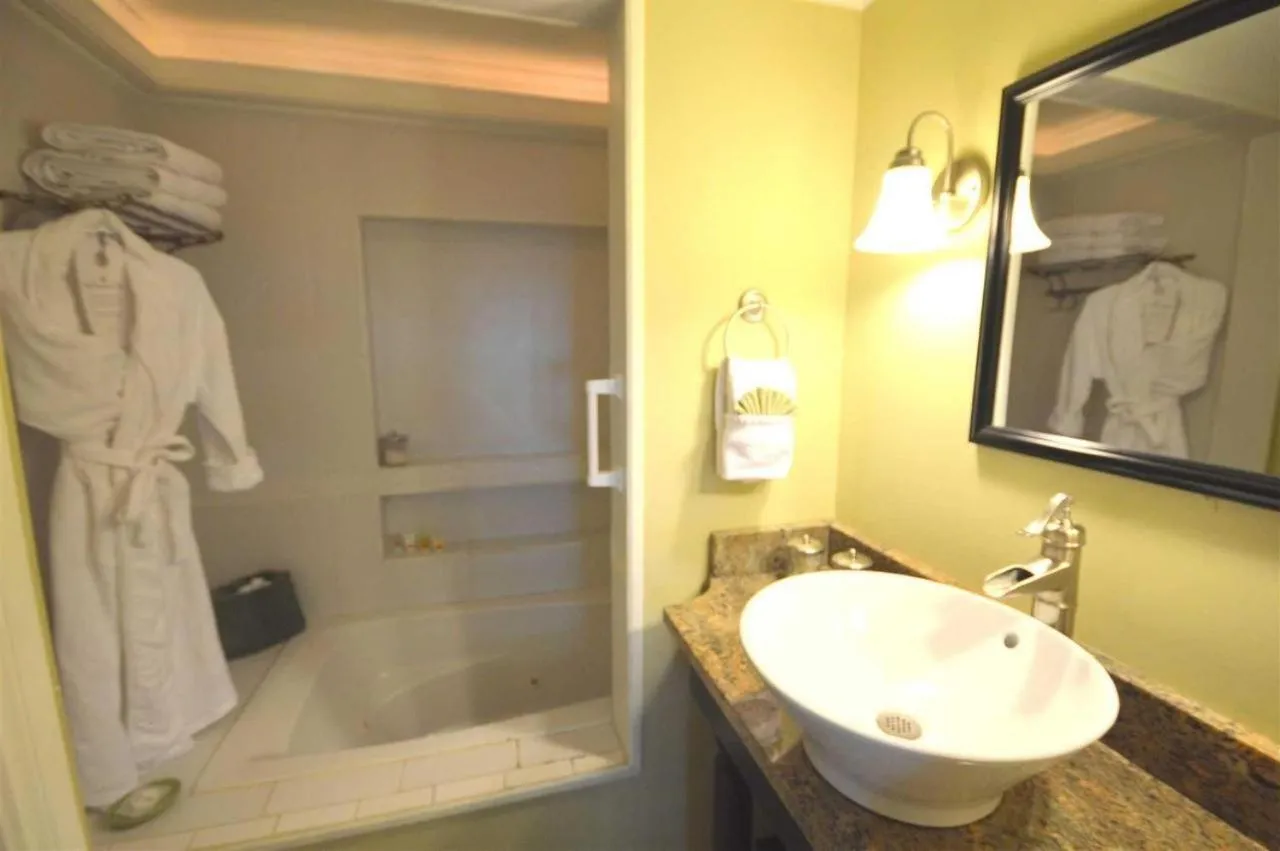 Bathroom in The Kenwood Inn Oldest Bed and Breakfast, St Augustine Historic District