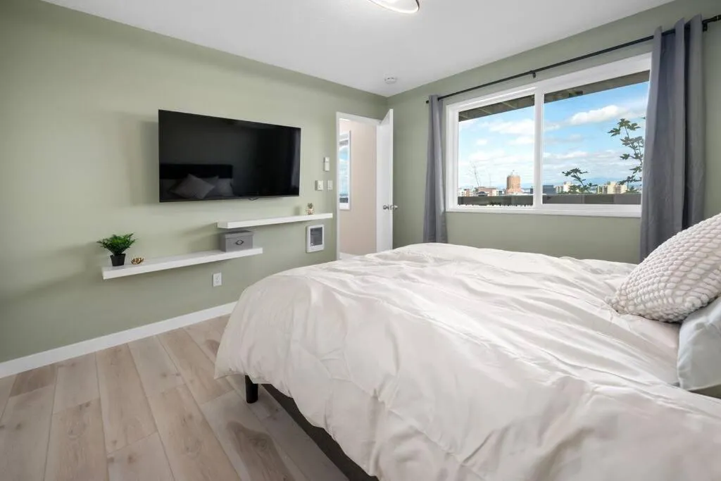 Breathtaking Views w/ Modern Lux - 2320