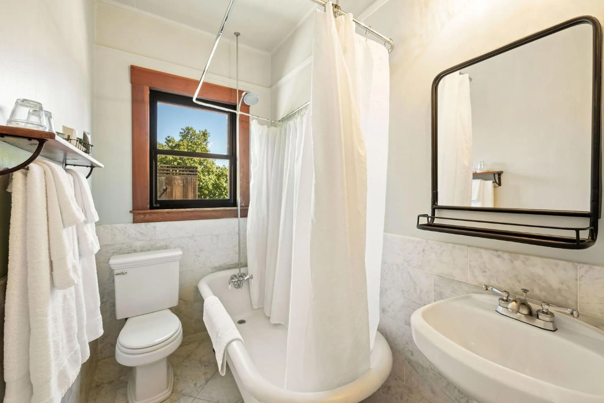 Shower in Sonoma Hotel