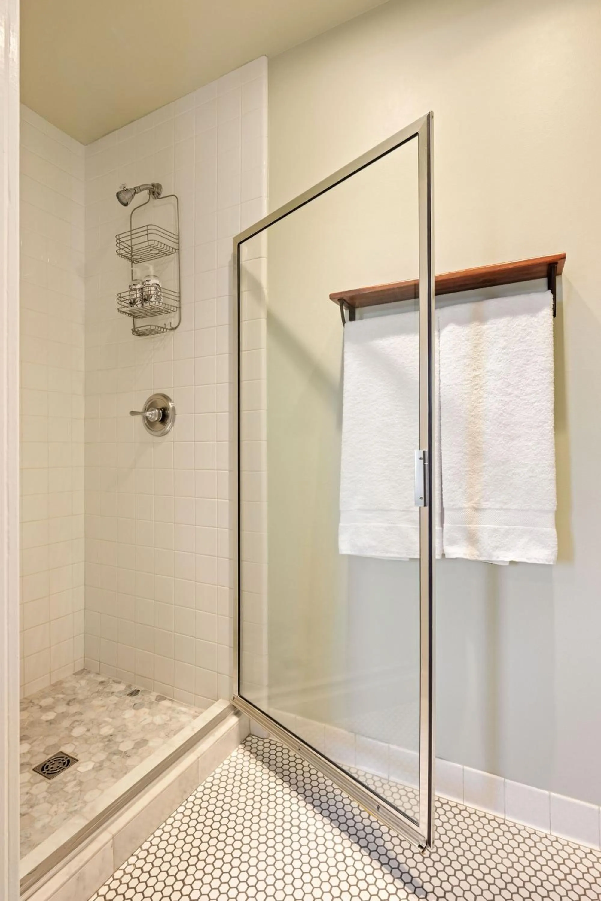 Shower in Sonoma Hotel